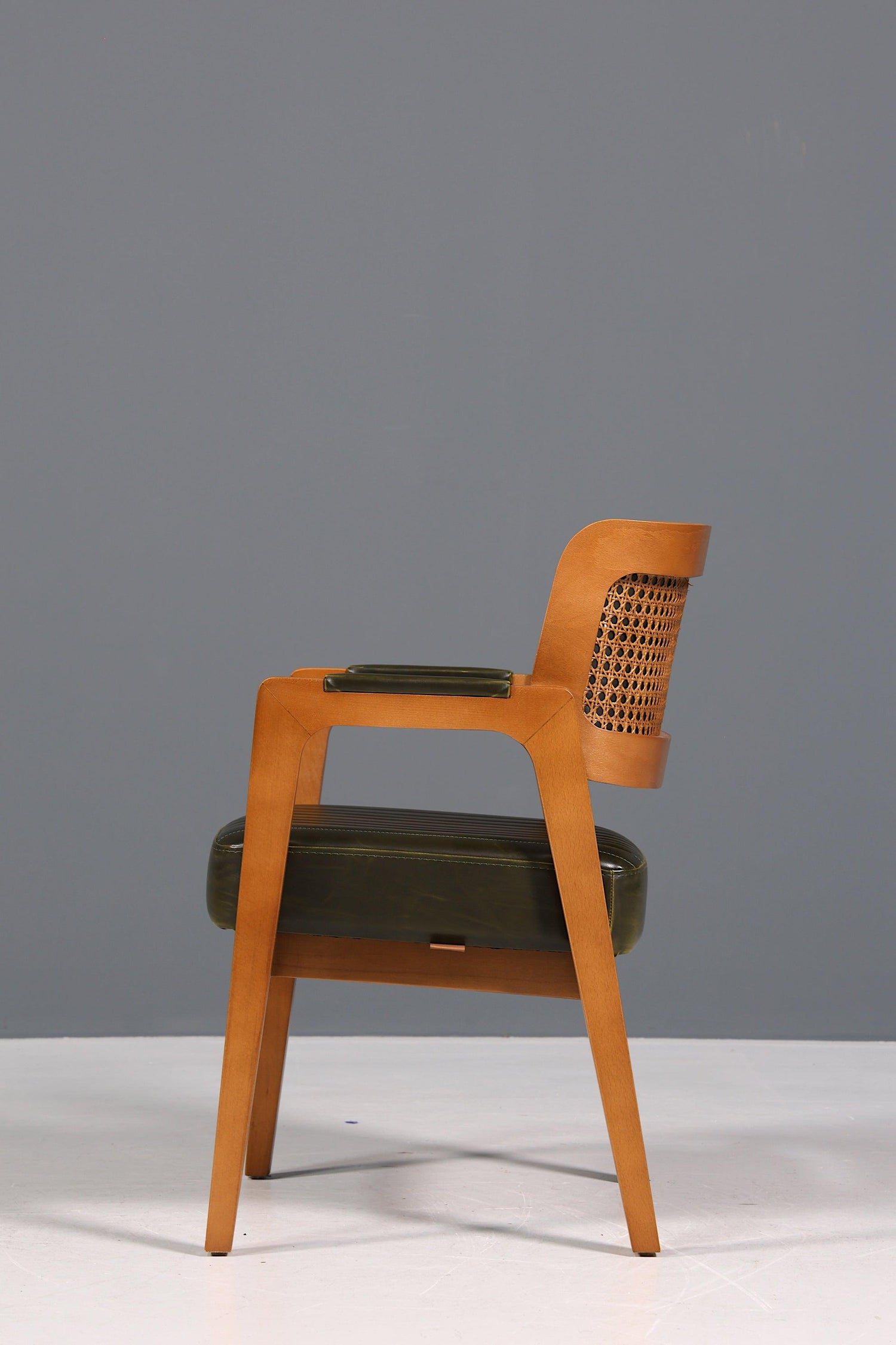 Edler Armlehnstuhl "Lima" Esszimmerstuhl mit Korbgeflecht in grün Küchenstuhl Armlehnstuhl