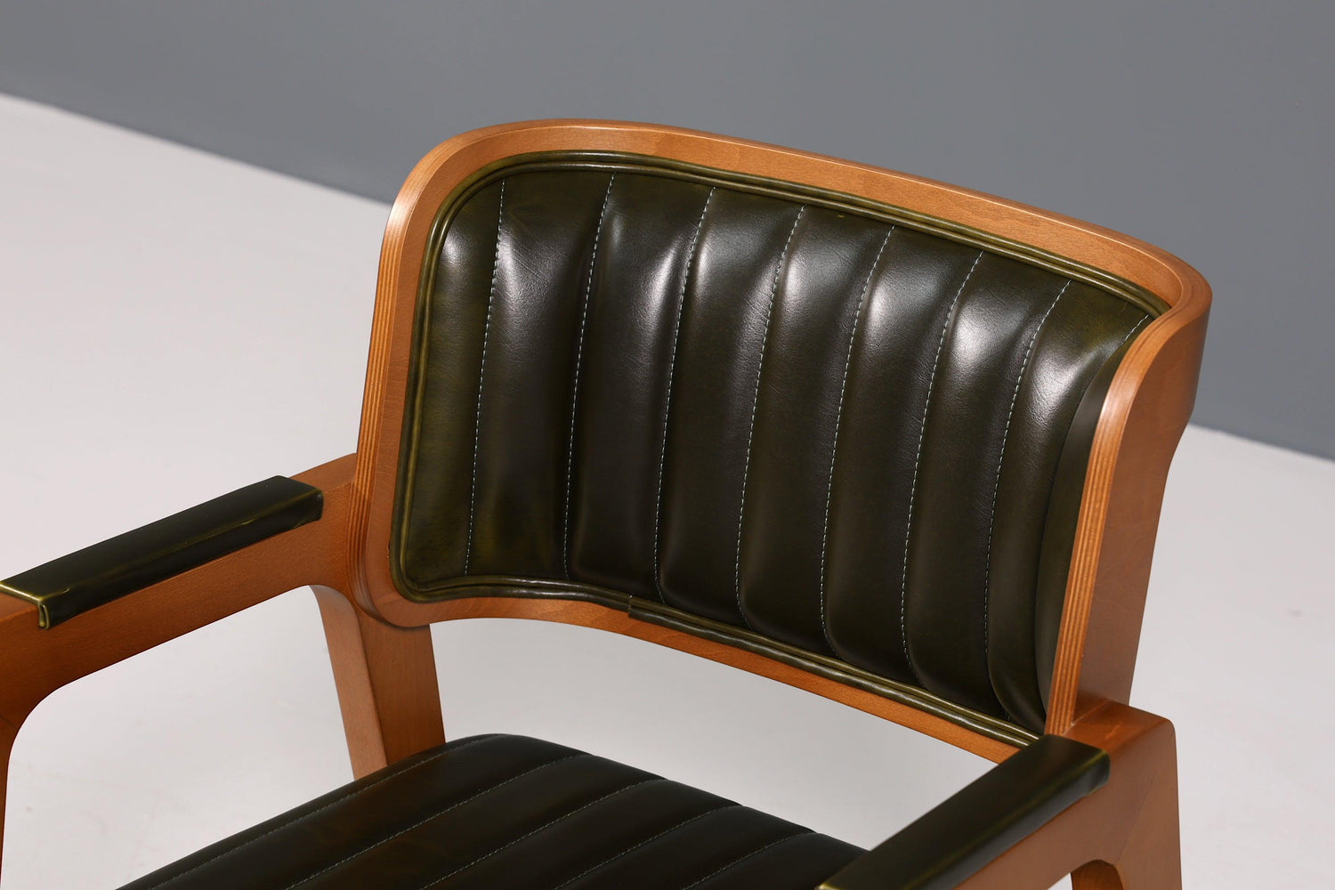 Edler Armlehnstuhl "Lima" Esszimmerstuhl mit Korbgeflecht in grün Küchenstuhl Armlehnstuhl