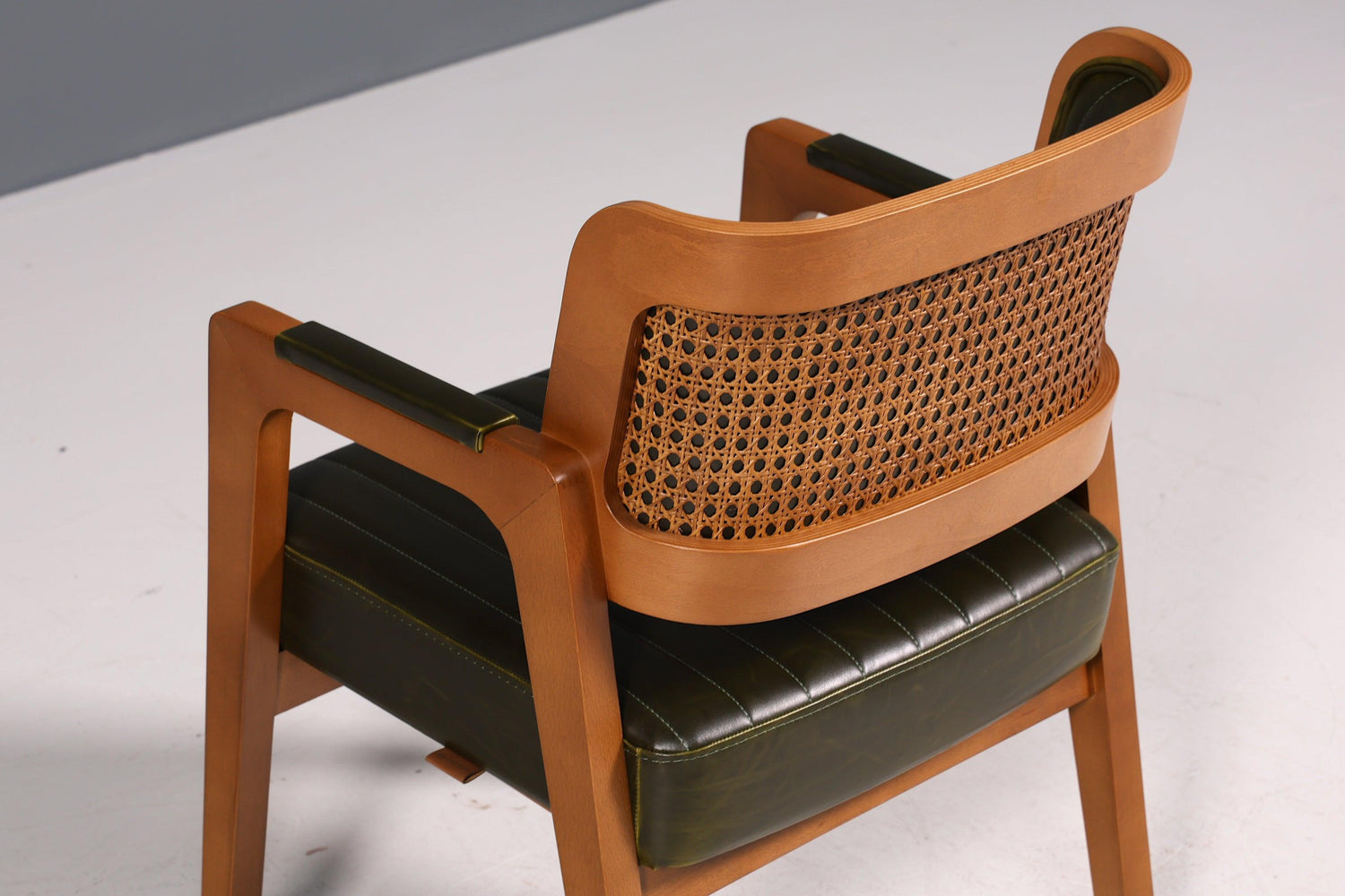 Edler Armlehnstuhl "Lima" Esszimmerstuhl mit Korbgeflecht in grün Küchenstuhl Armlehnstuhl