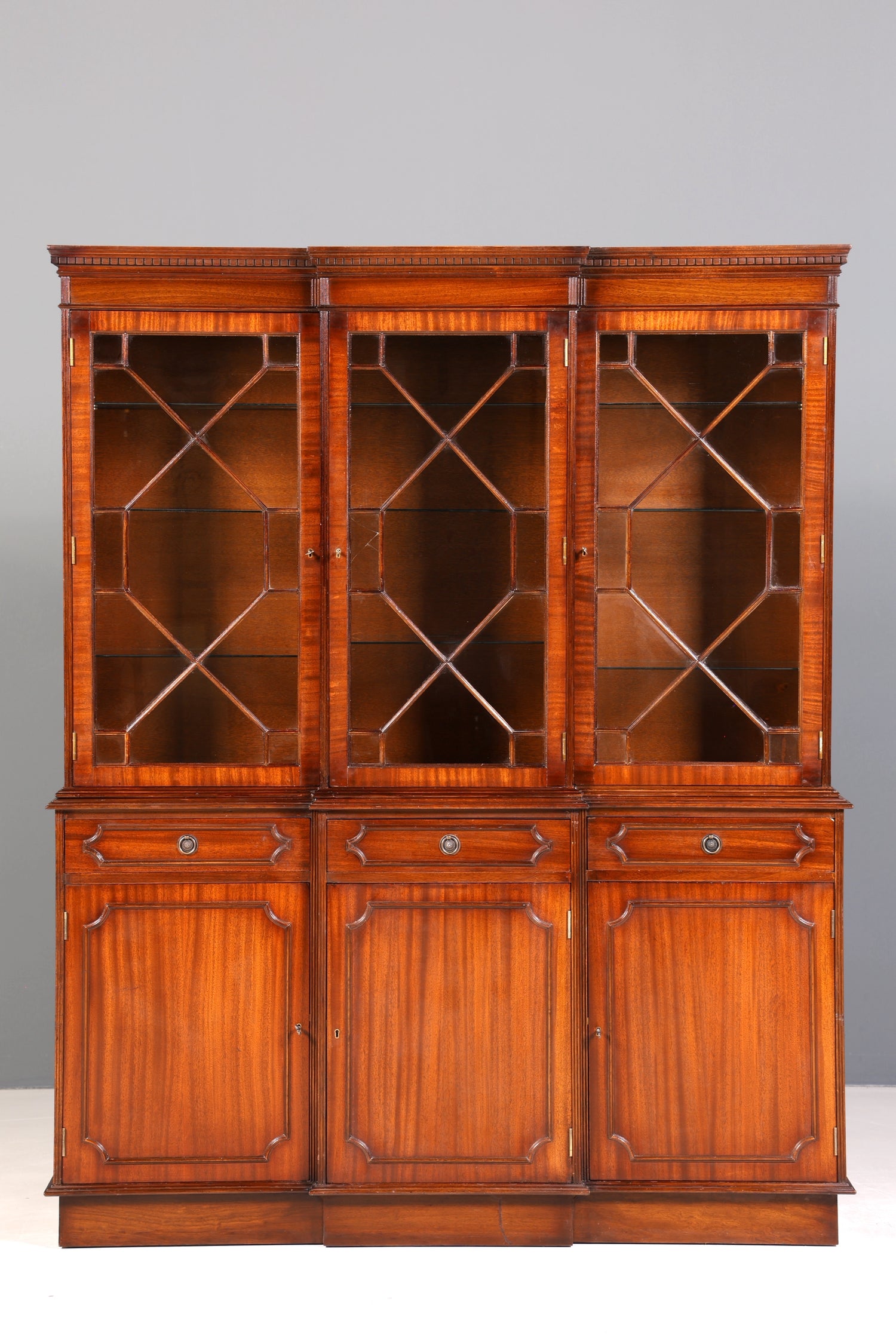 Wunderschöne Englische Vitrine Bibliothek Bücherschrank UK Buffet Schrank 60s Jahre