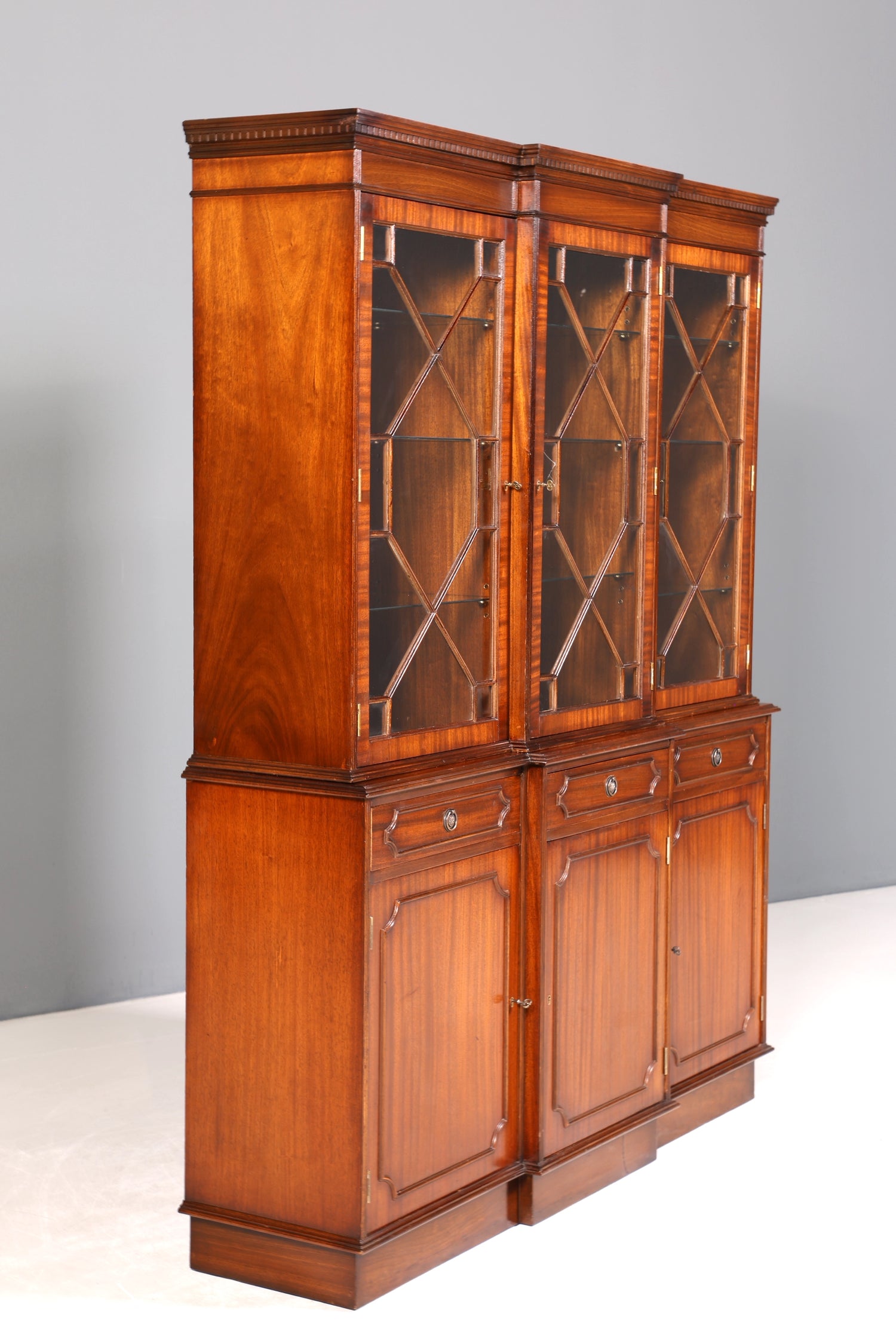 Wunderschöne Englische Vitrine Bibliothek Bücherschrank UK Buffet Schrank 60s Jahre