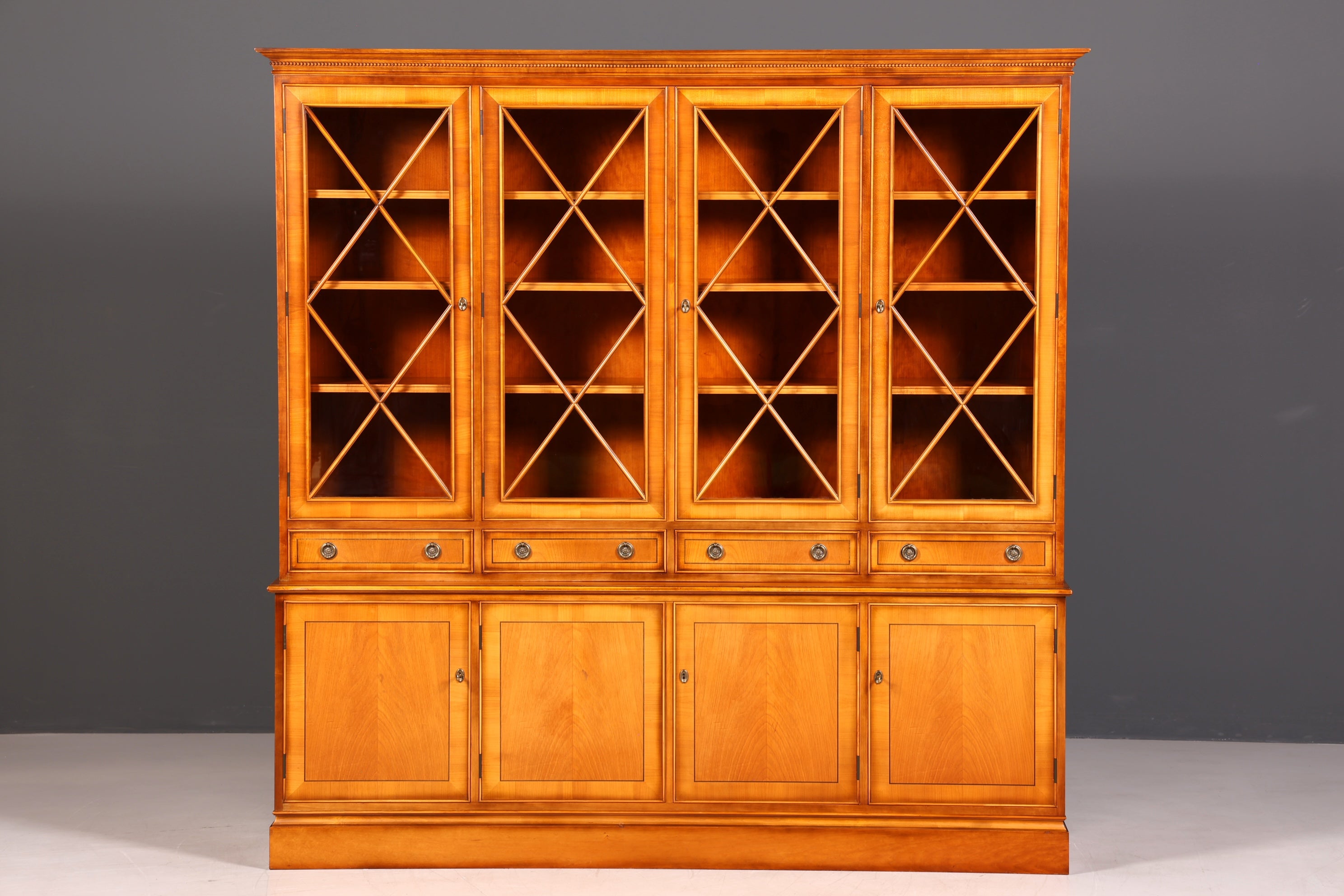 G720 Finish cm Wunderschöne Englische Vitrine Bücherschrank Buffet Antik Stil Englisch Eibe Glasvitrine Bibliothek (Kopie)