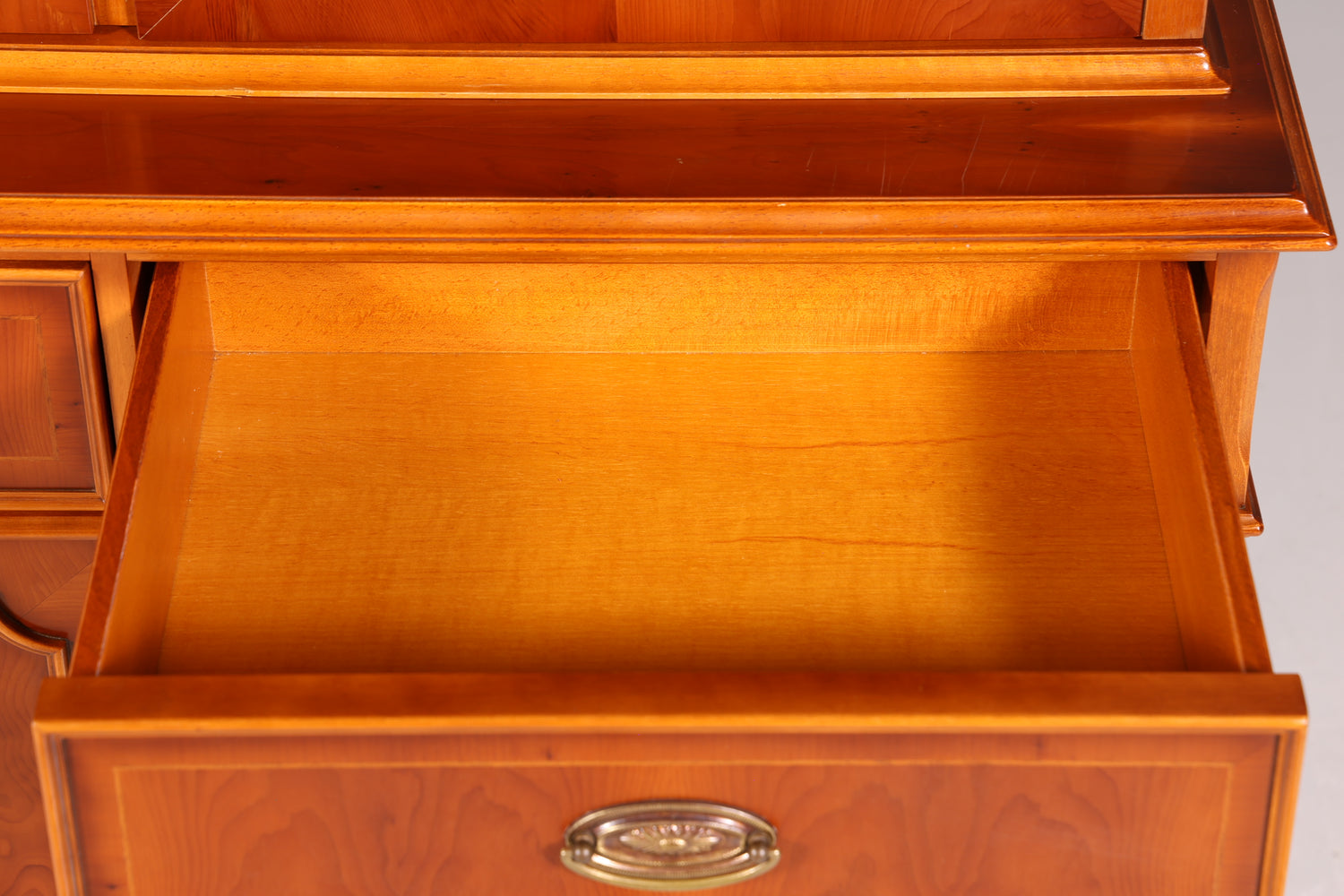 Wunderschöne Englische Vitrine Eibe Bücherschrank Heldense Stil Buffet Antik Stil Glasvitrine 2 vom 2