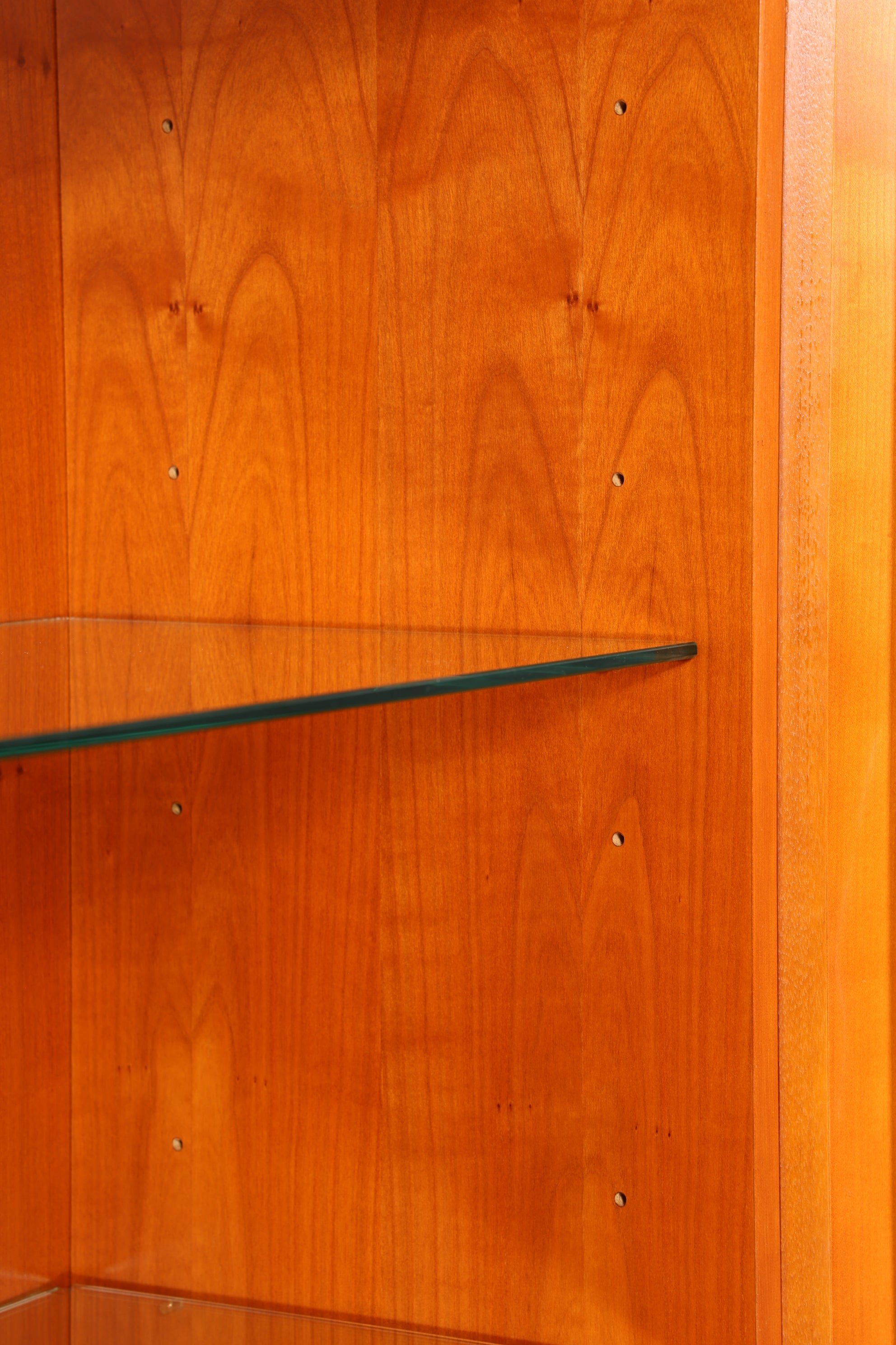 Wunderschöne Englische Vitrine Eibe Bücherschrank Heldense Stil Buffet Antik Stil Glasvitrine 2 vom 2
