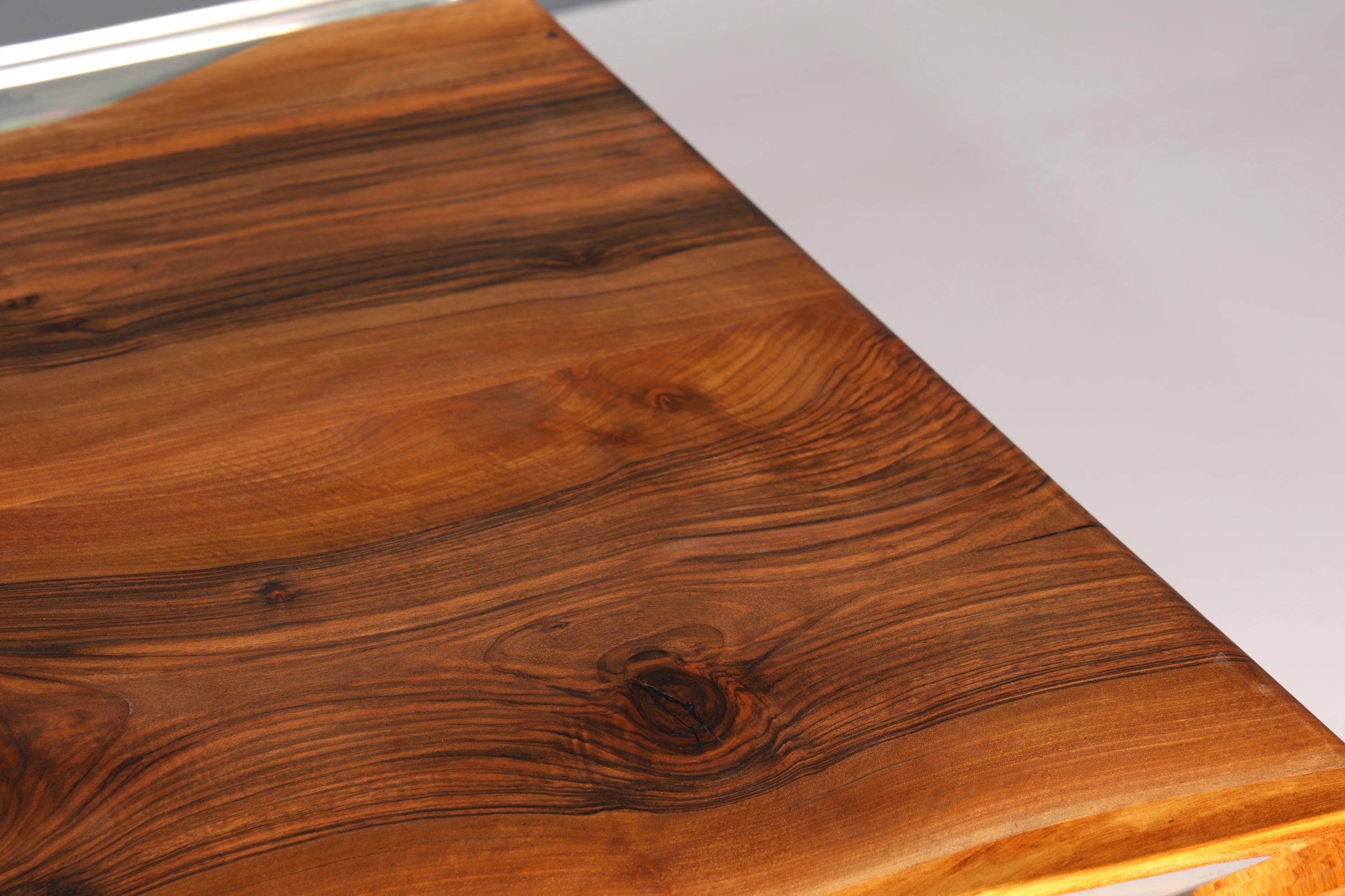 Beeindruckender Nussbaum Tisch 220cm-90cm Esszimmer Tisch Baumkanten Platte massiv Holz Küchentisch