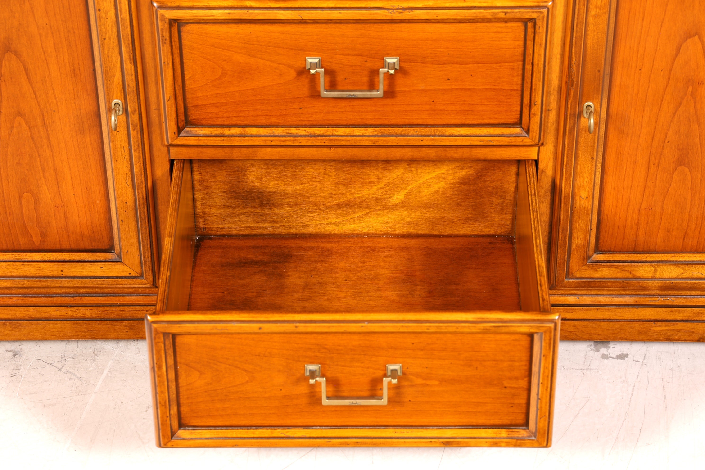 G748 Finish cm SELVA Wunderschönes Englisches Sideboard Eibe Schrank Antik Stil Buffetschrank Kommode (Kopie)