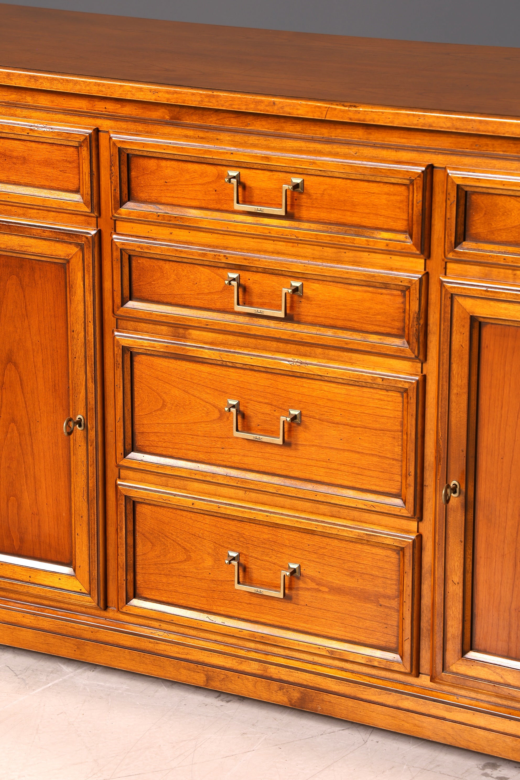 G748 Finish cm SELVA Wunderschönes Englisches Sideboard Eibe Schrank Antik Stil Buffetschrank Kommode (Kopie)