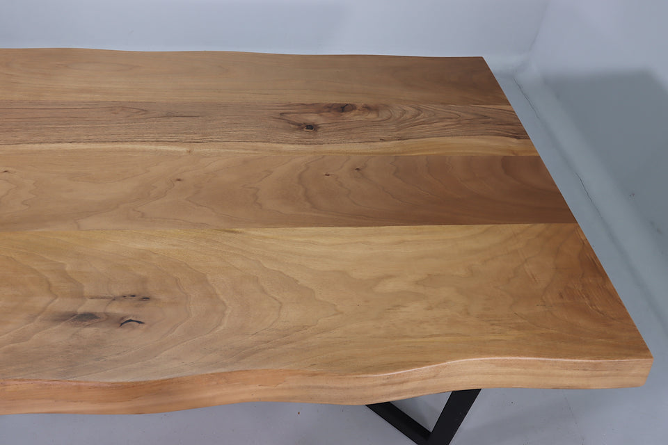 Traumhafter Nussbaum Tisch 200cm-95cm Esszimmer Tisch Baumkanten Platte