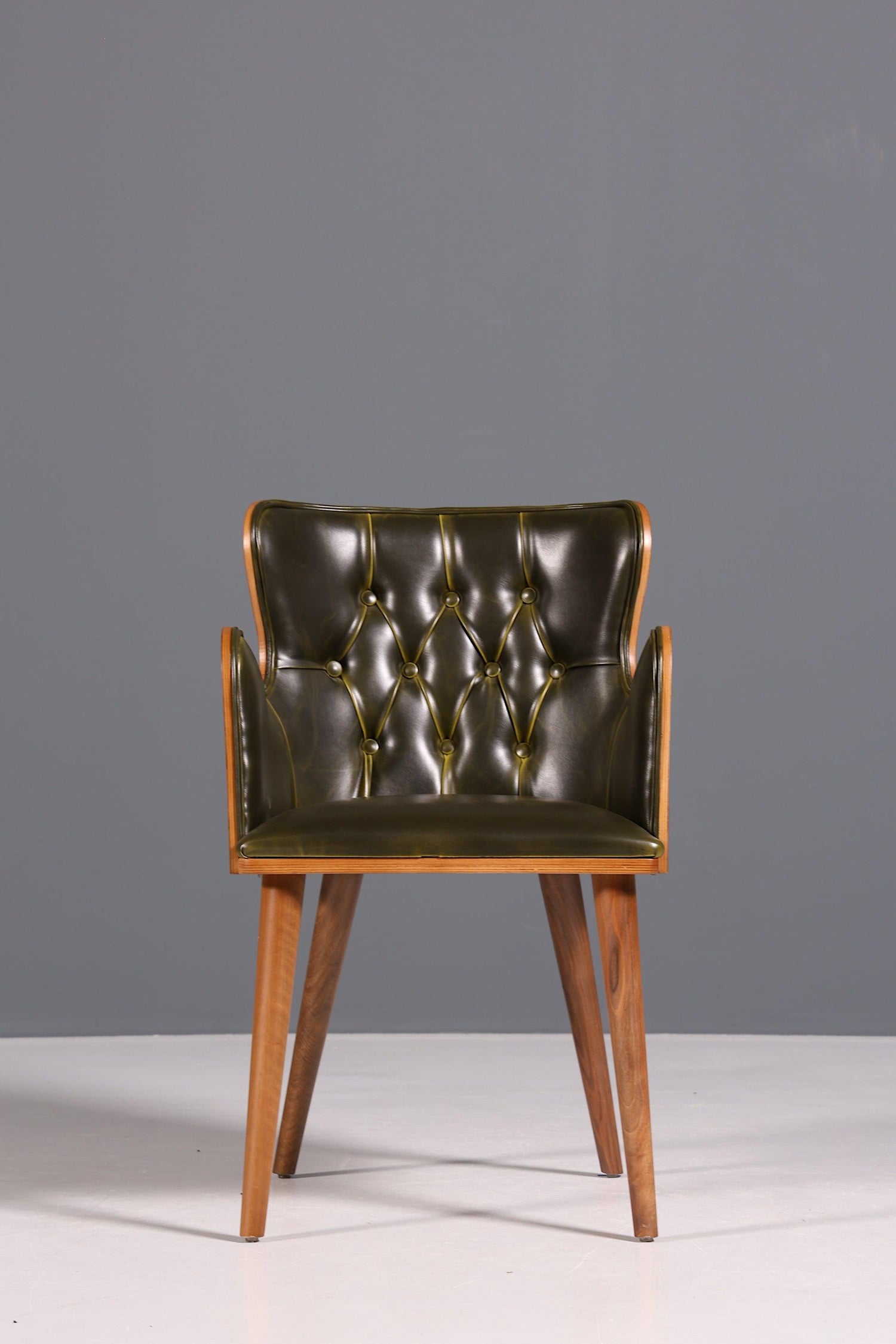 Wunderschöner Chesterfield Stil Stuhl "León Green" Armlehnstuhl Nussbaum Sekretär Stuhl