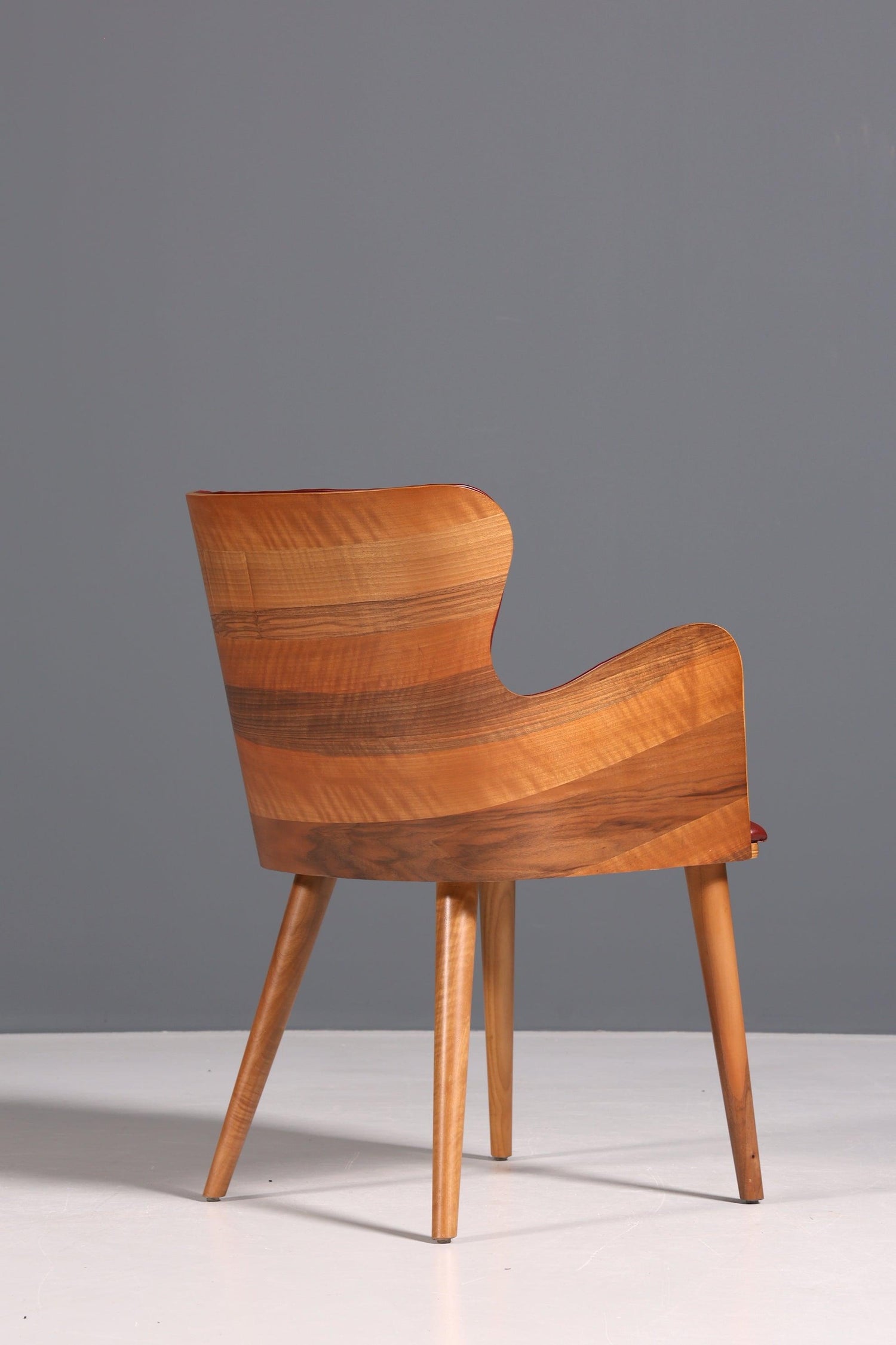 Wunderschöner Chesterfield Stil Stuhl "León Red" Armlehnstuhl Nussbaum Esszimmerstuhl Sekretär Stuhl