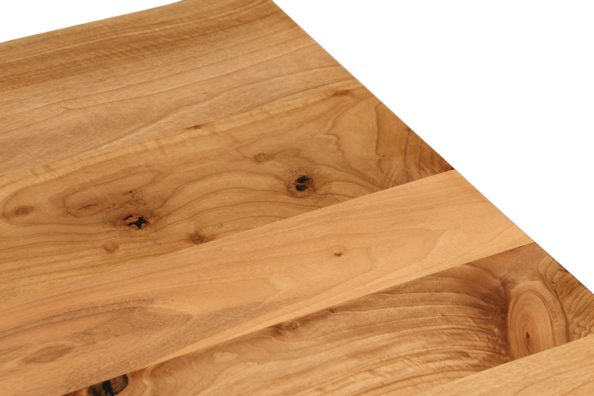 Stilvoller Nussbaum Tisch 140cm-90cm Esszimmer Tisch Baumkanten Platte massiv Holz Küchentisch