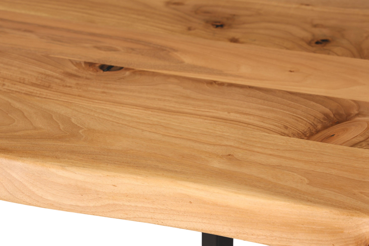 Stilvoller Nussbaum Tisch 140cm-90cm Esszimmer Tisch Baumkanten Platte massiv Holz Küchentisch