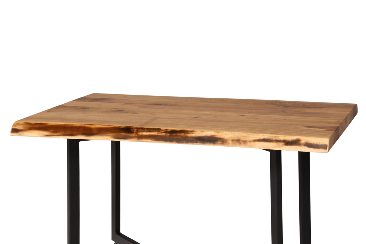 Stilvoller Nussbaum Tisch 140cm-90cm Esszimmer Tisch Baumkanten Platte massiv Holz Küchentisch