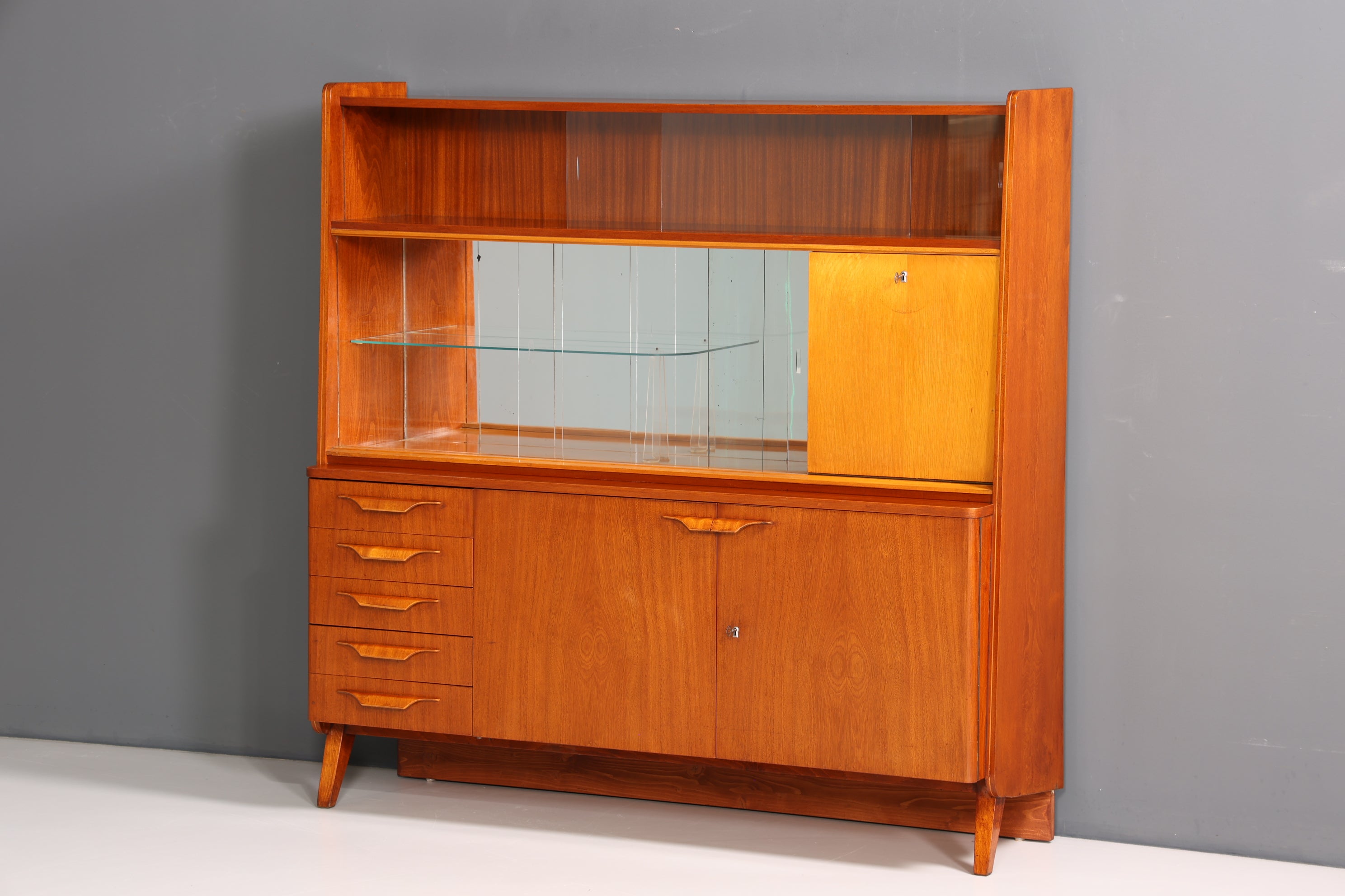 Wunderschöner Mid Century Schrank František Jirák für Tatra Nabytok Buffet Highboard Kommode