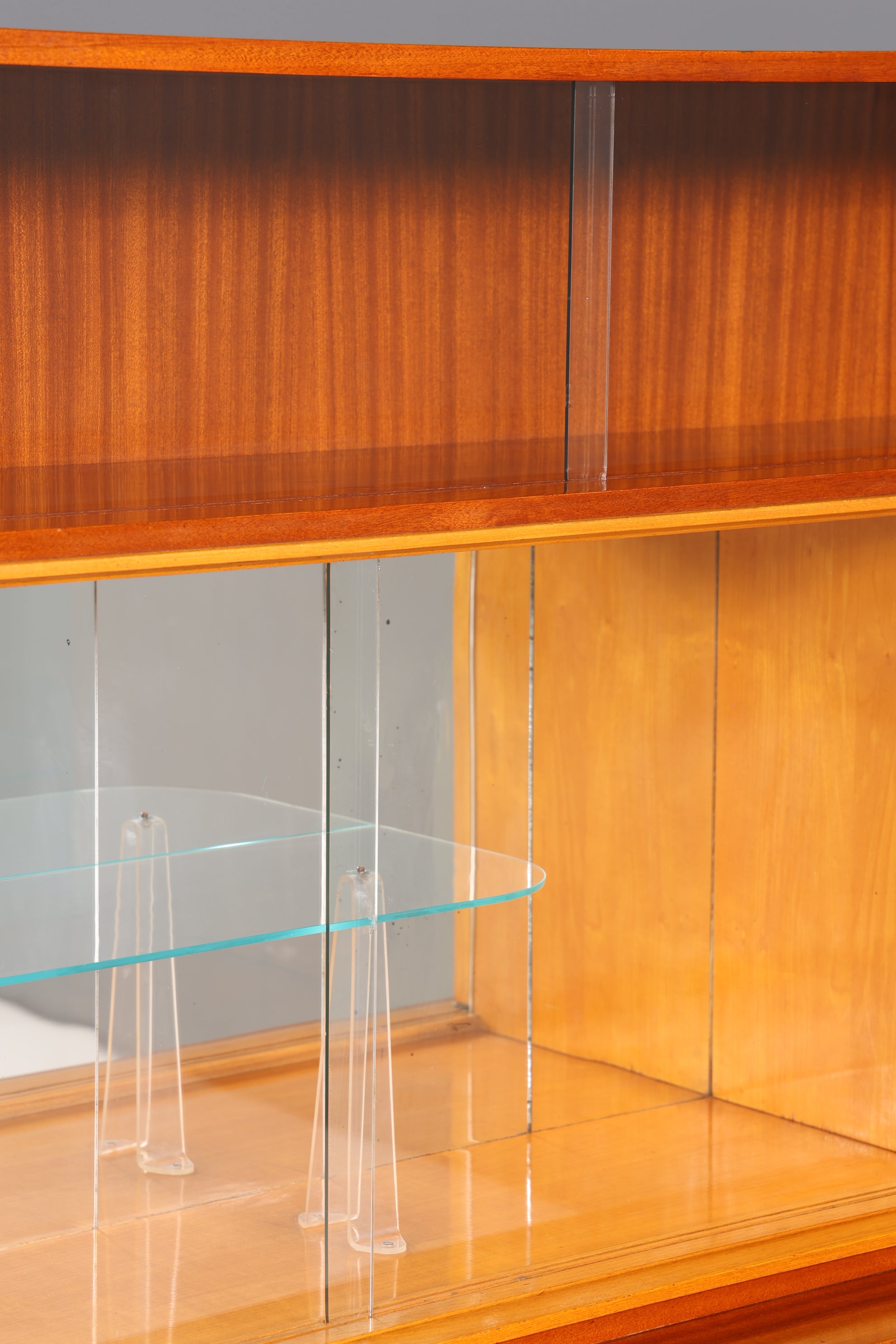 Wunderschöner Mid Century Schrank František Jirák für Tatra Nabytok Buffet Highboard Kommode