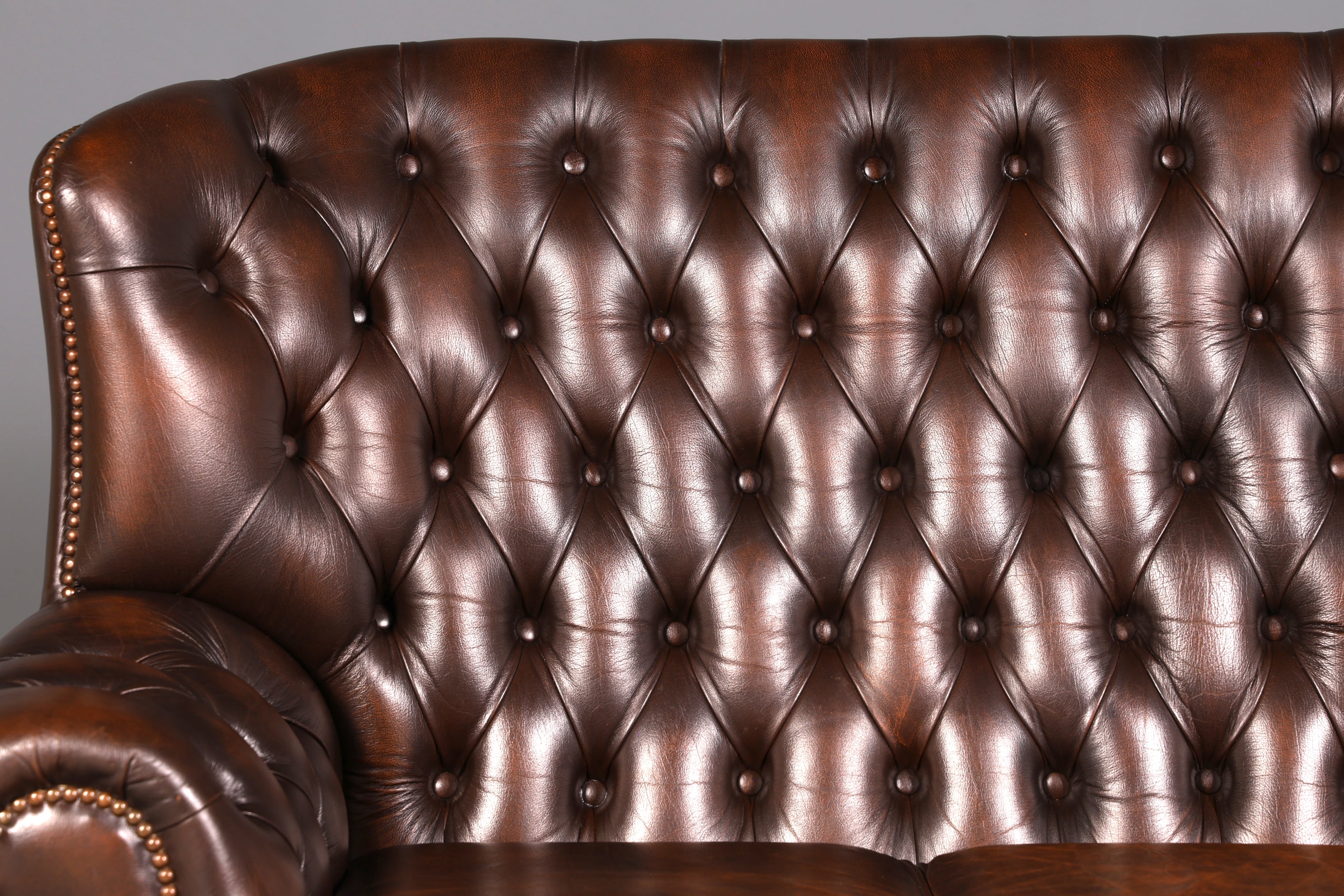 G103 Finish Wunderschönes Original Chesterfield Sofa 3- Sitzer echt Leder Oxblood Couch Englisch