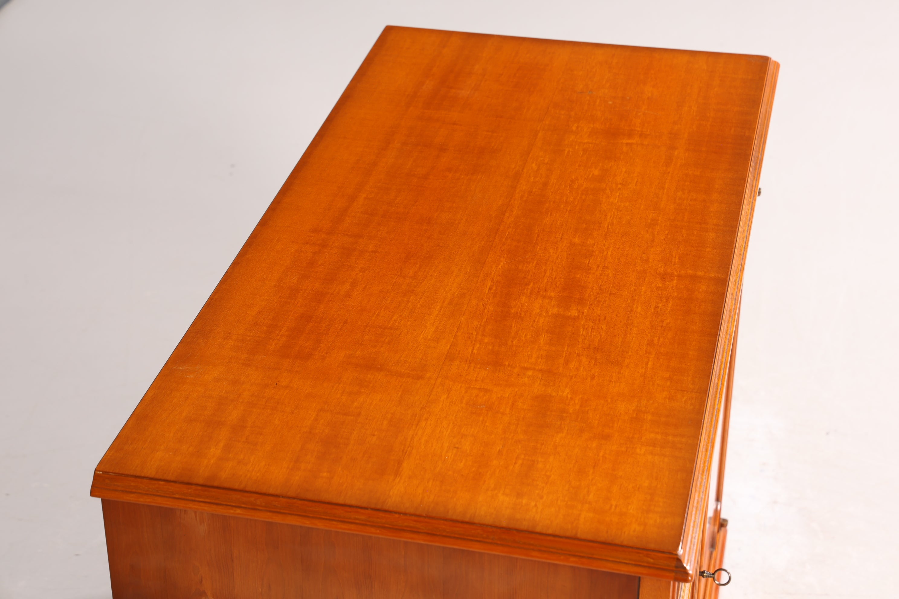 Traumhafter Original Heldense Schrank Englische Eibe Sideboard echt Holz Antik 60s