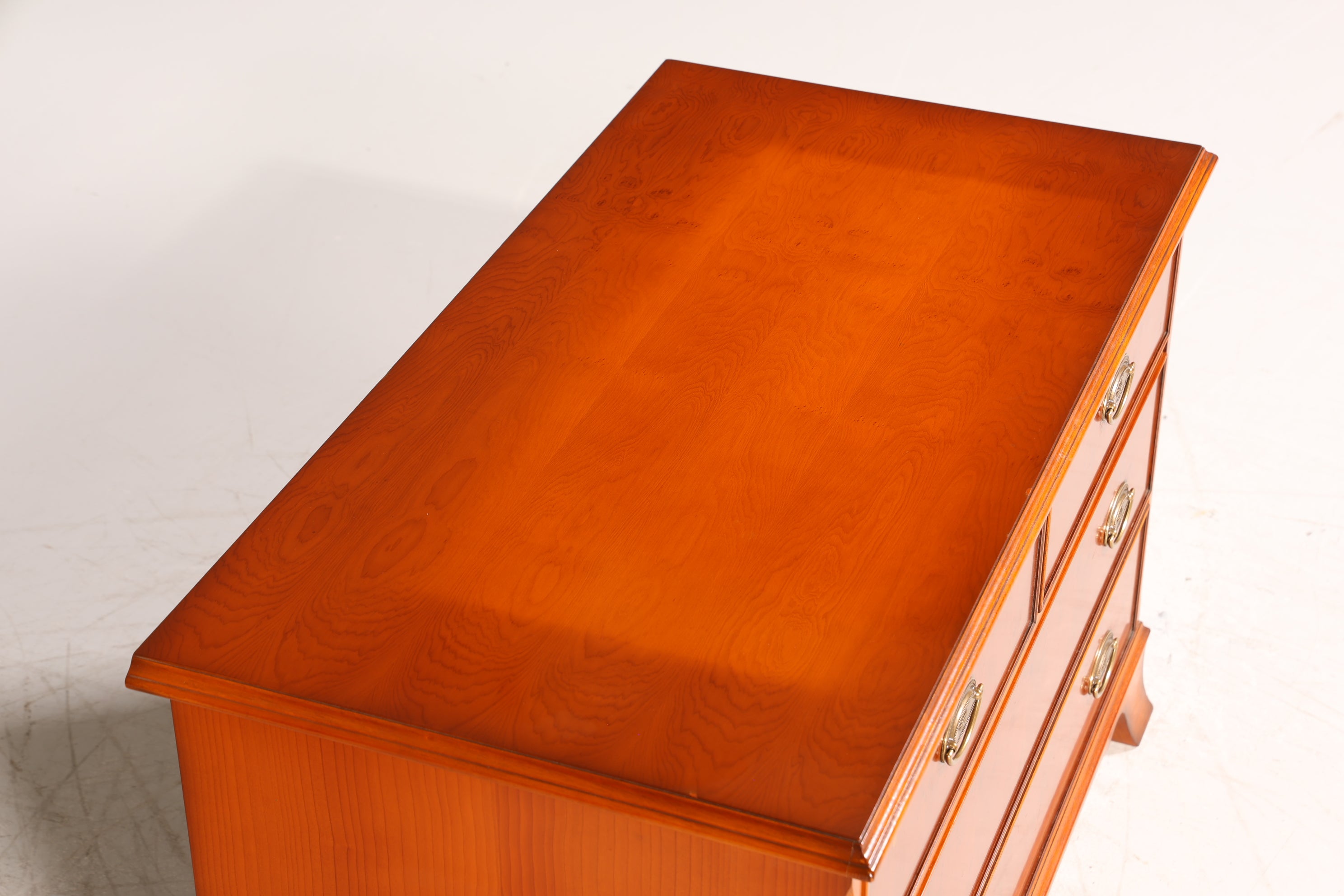 Traumhafte Original Heldense Kommode Eibe Antik Stil Hifi TV Schrank Sideboard echt Holz Klappschrank