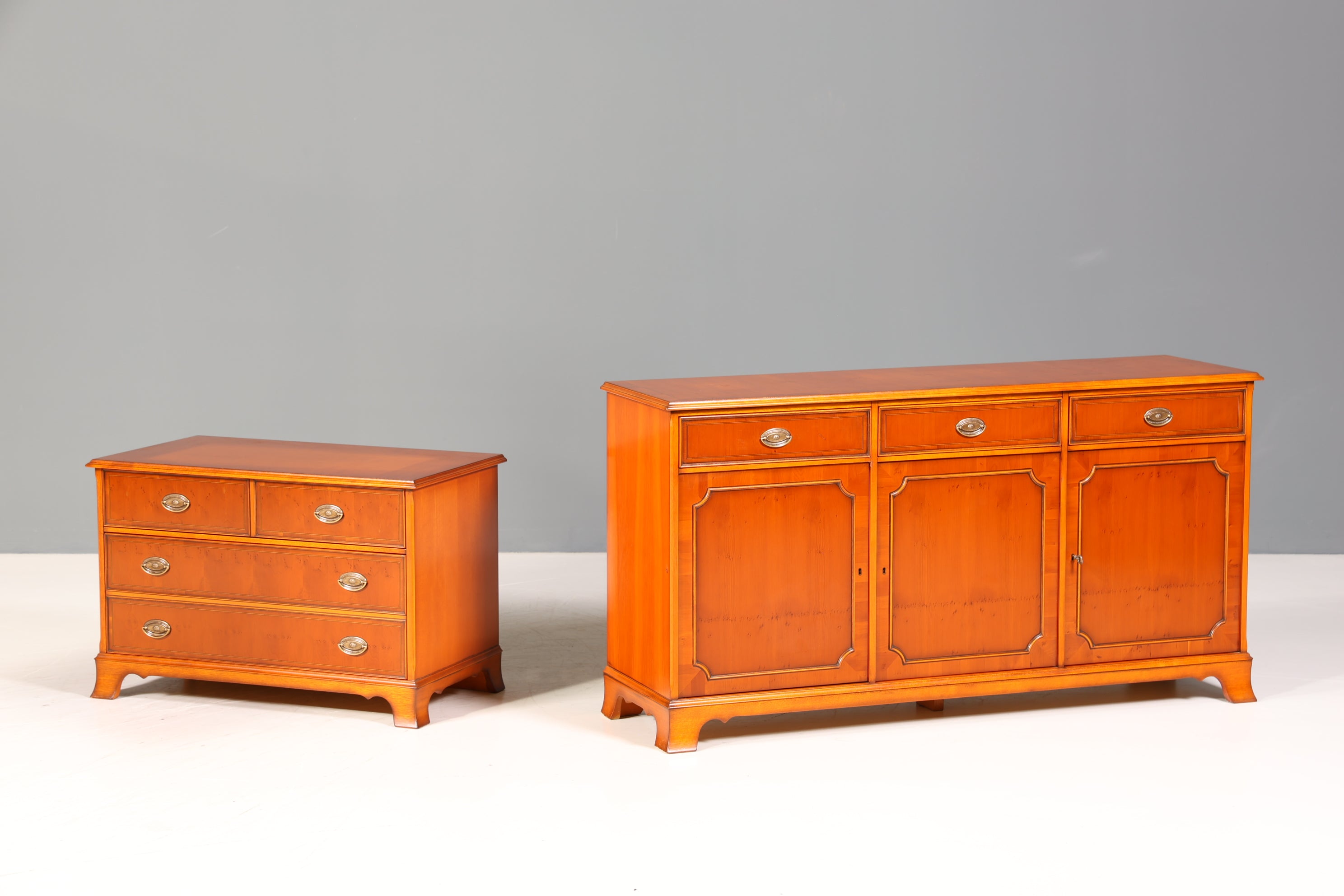 Traumhafte Original Heldense Kommode Eibe Antik Stil Hifi TV Schrank Sideboard echt Holz Klappschrank