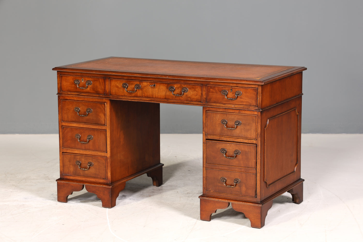 Stilvoller Englischer Schreibtisch Mahagoni Bürotisch Englisch Desk Leder Auflage