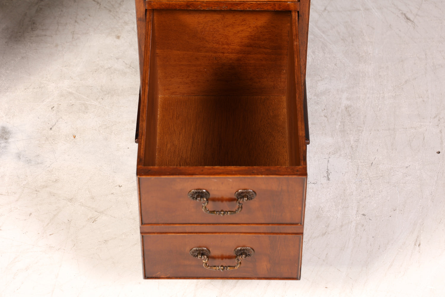 Stilvoller Englischer Schreibtisch Mahagoni Bürotisch Englisch Desk Leder Auflage