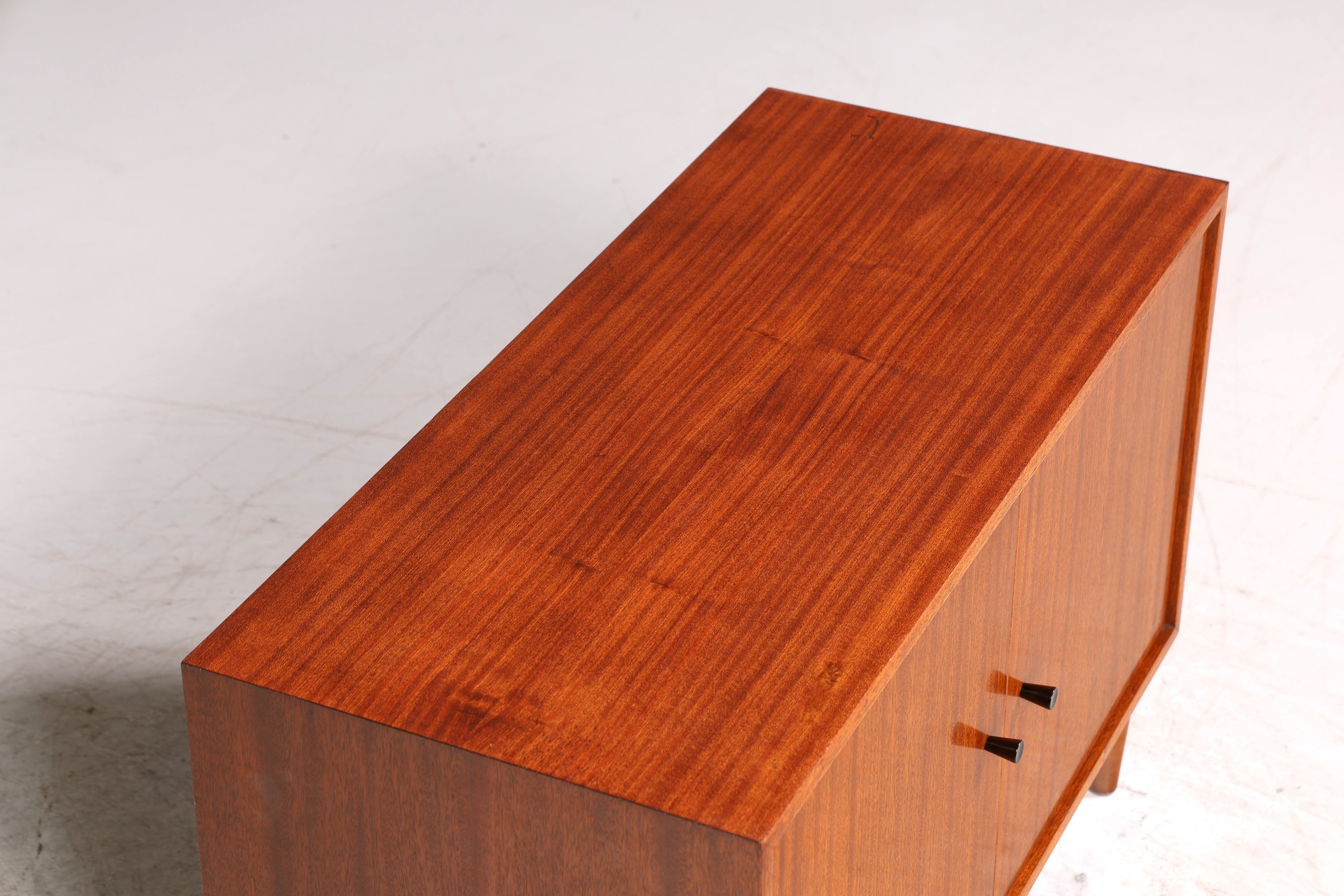 Stilvoller Mid Century Schrank Sideboard Vintage Retro Kommode TV Schrank Flurkommode