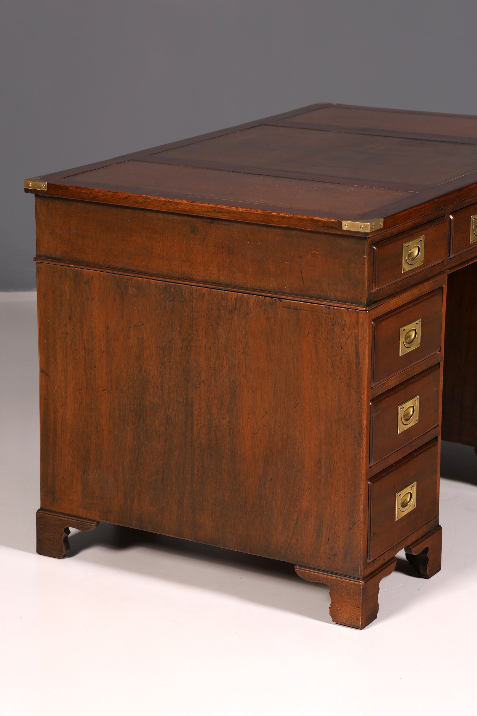 Edler Englischer Schreibtisch Military Chest Echt Lederauflage Bürotisch Office Table Maritim Antik Vintage