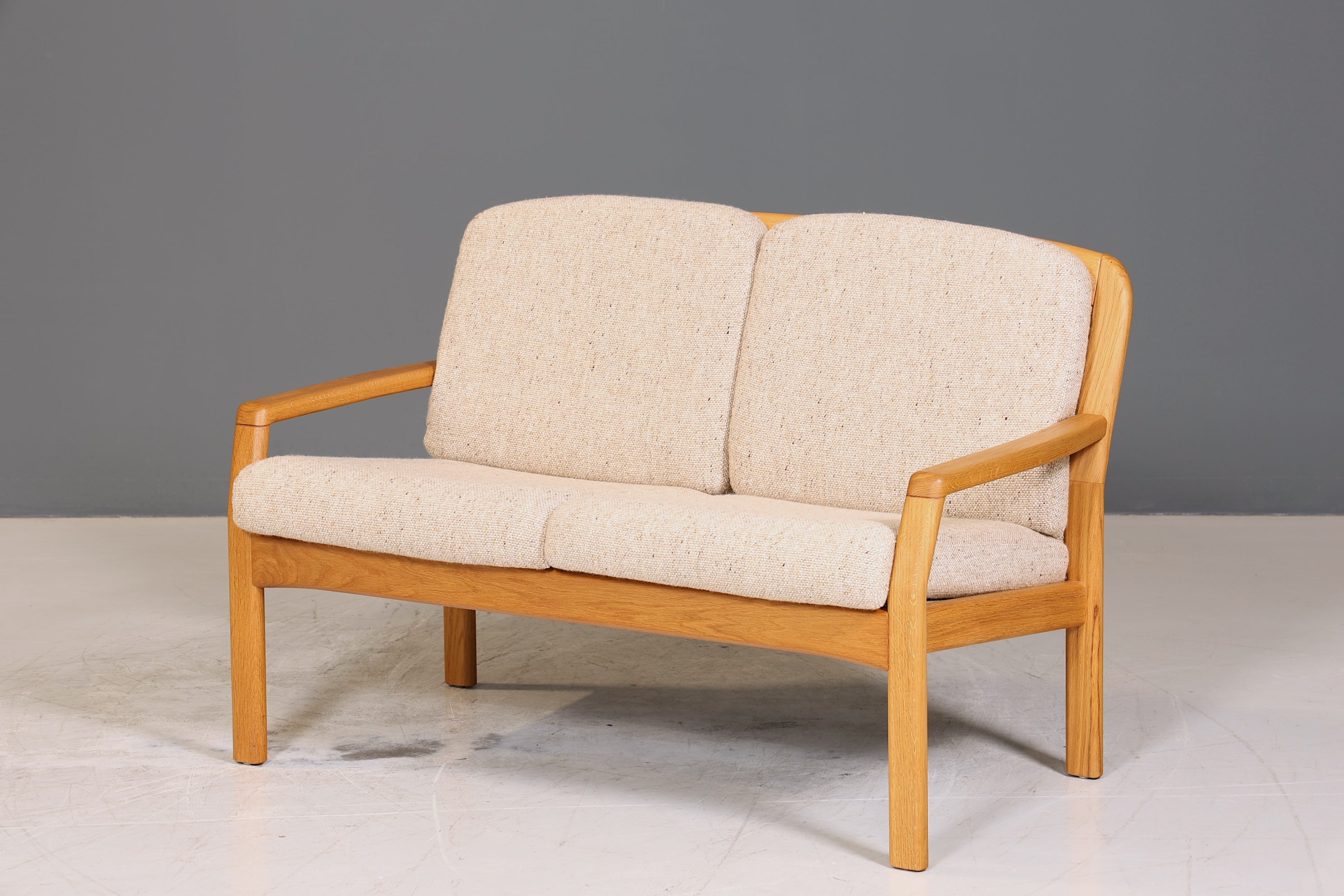 Wunderschönes Original Dyrlund Sofa Mid Century Couch echt Holz 2- Sitzer Canapé