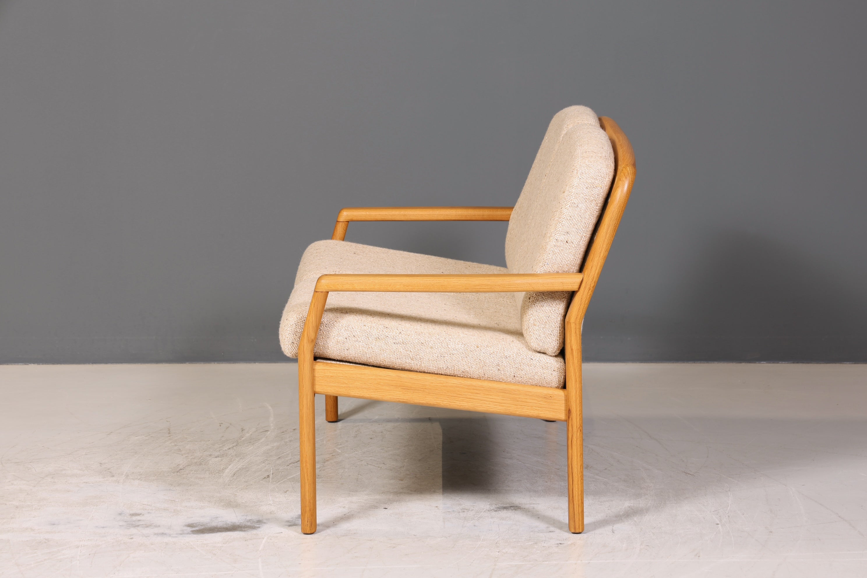 Wunderschönes Original Dyrlund Sofa Mid Century Couch echt Holz 2- Sitzer Canapé