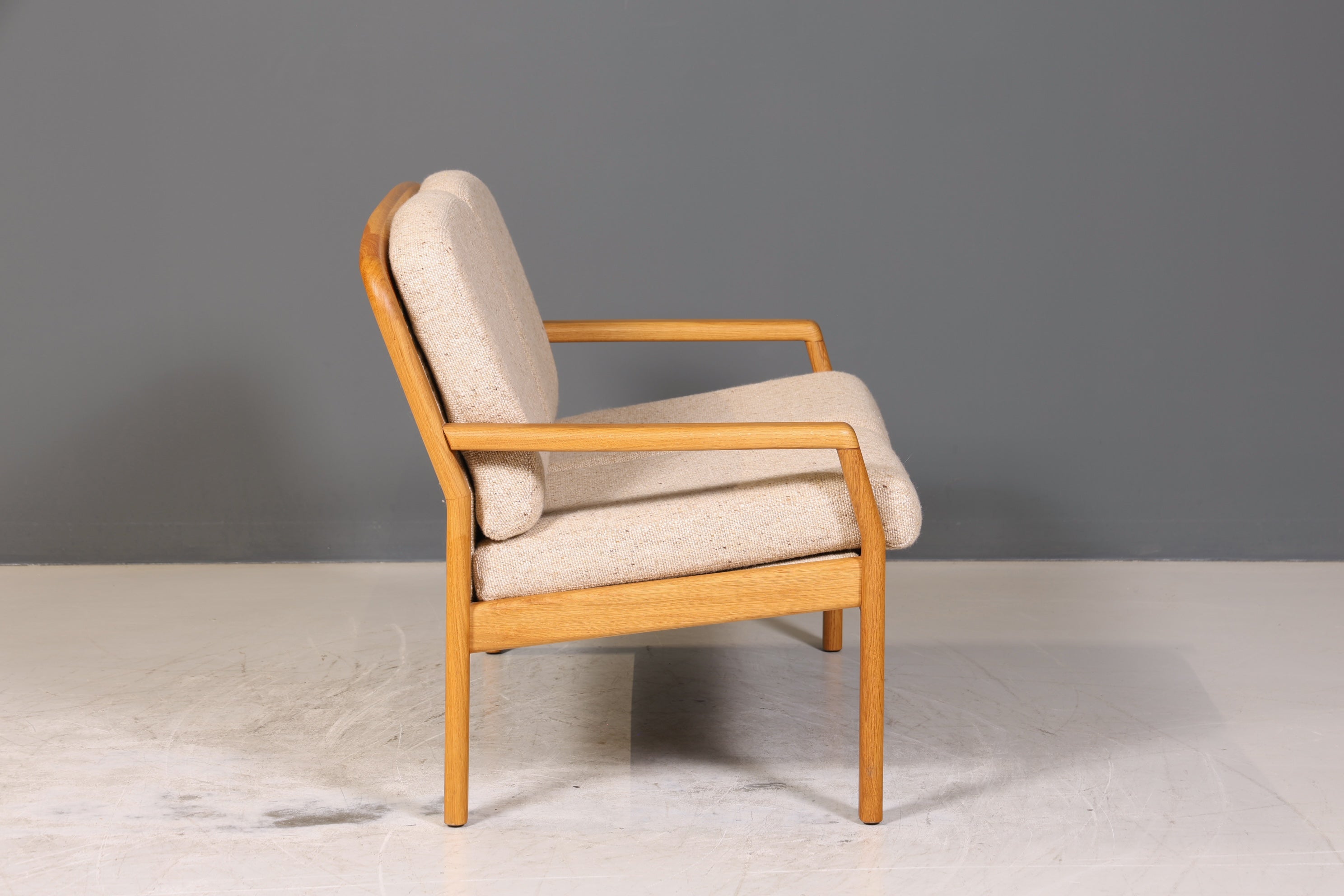 Wunderschönes Original Dyrlund Sofa Mid Century Couch echt Holz 2- Sitzer Canapé