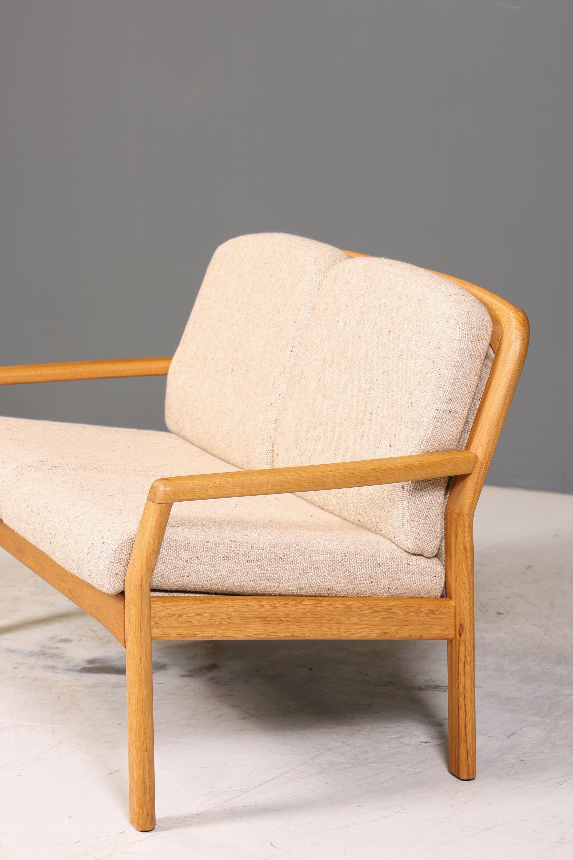 Wunderschönes Original Dyrlund Sofa Mid Century Couch echt Holz 2- Sitzer Canapé