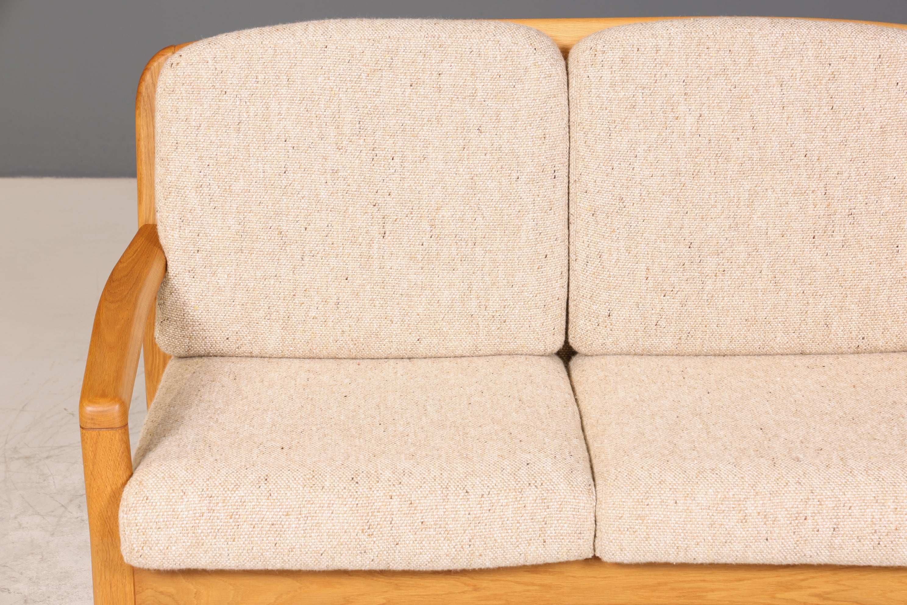Wunderschönes Original Dyrlund Sofa Mid Century Couch echt Holz 2- Sitzer Canapé