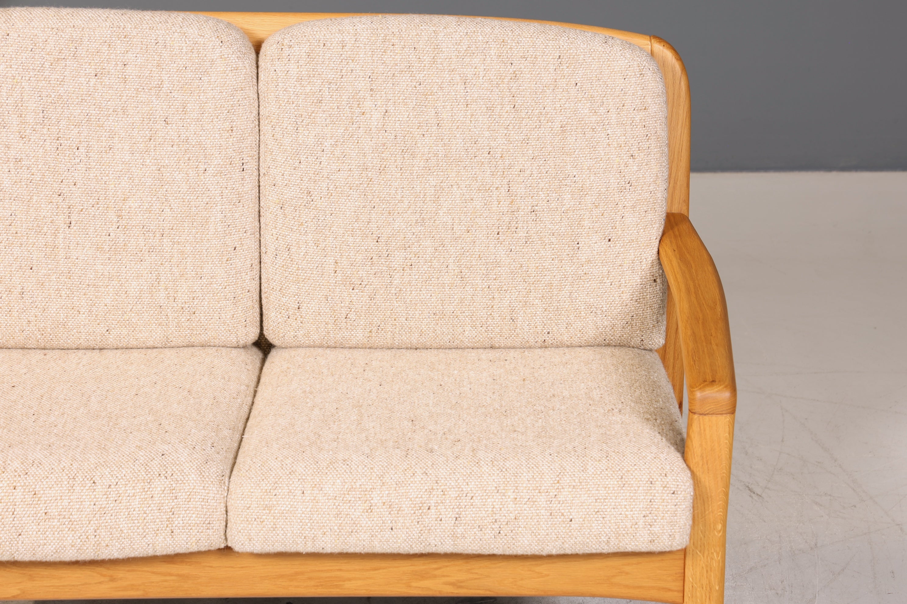 Wunderschönes Original Dyrlund Sofa Mid Century Couch echt Holz 2- Sitzer Canapé