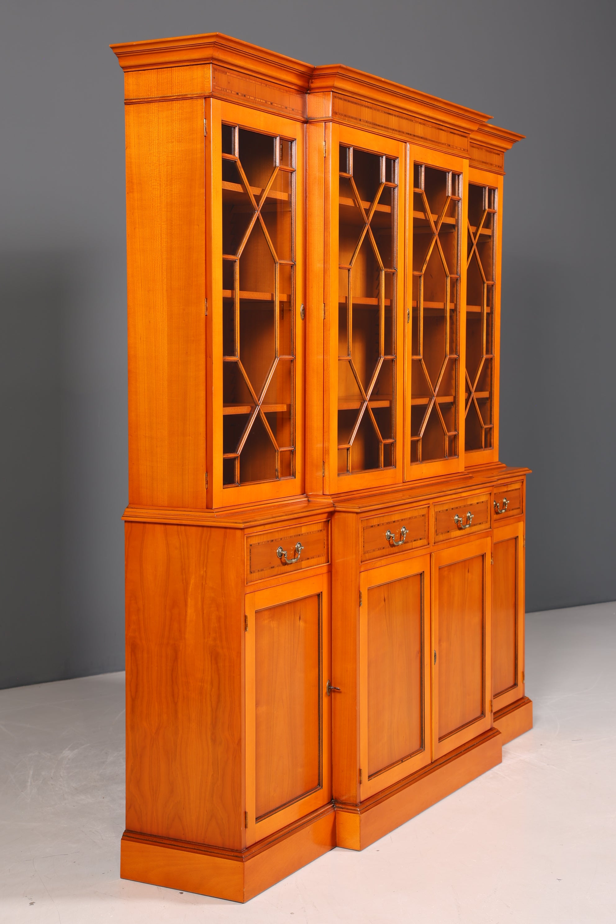 Stilvolle Englische Vitrine Bücherschrank Buffet Antik Stil Englisch Eibe Glasvitrine Bibliothek