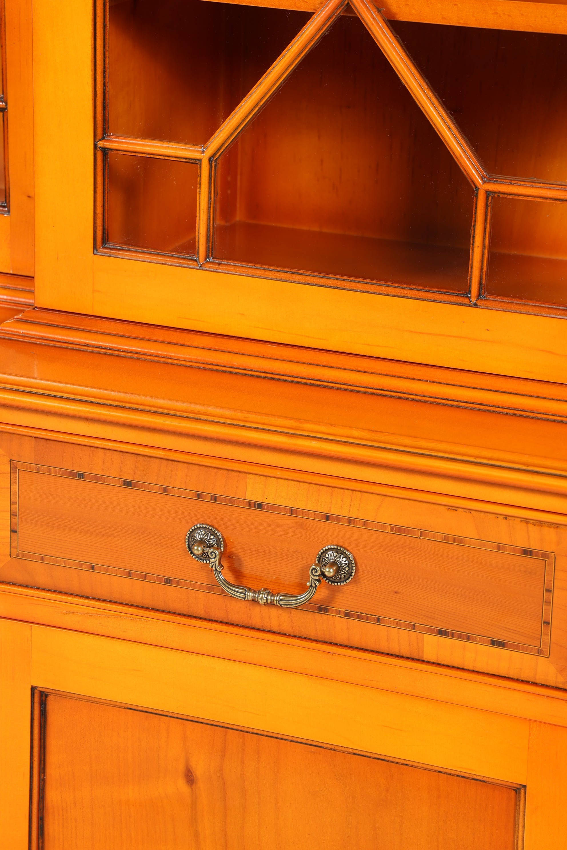 Stilvolle Englische Vitrine Bücherschrank Buffet Antik Stil Englisch Eibe Glasvitrine Bibliothek