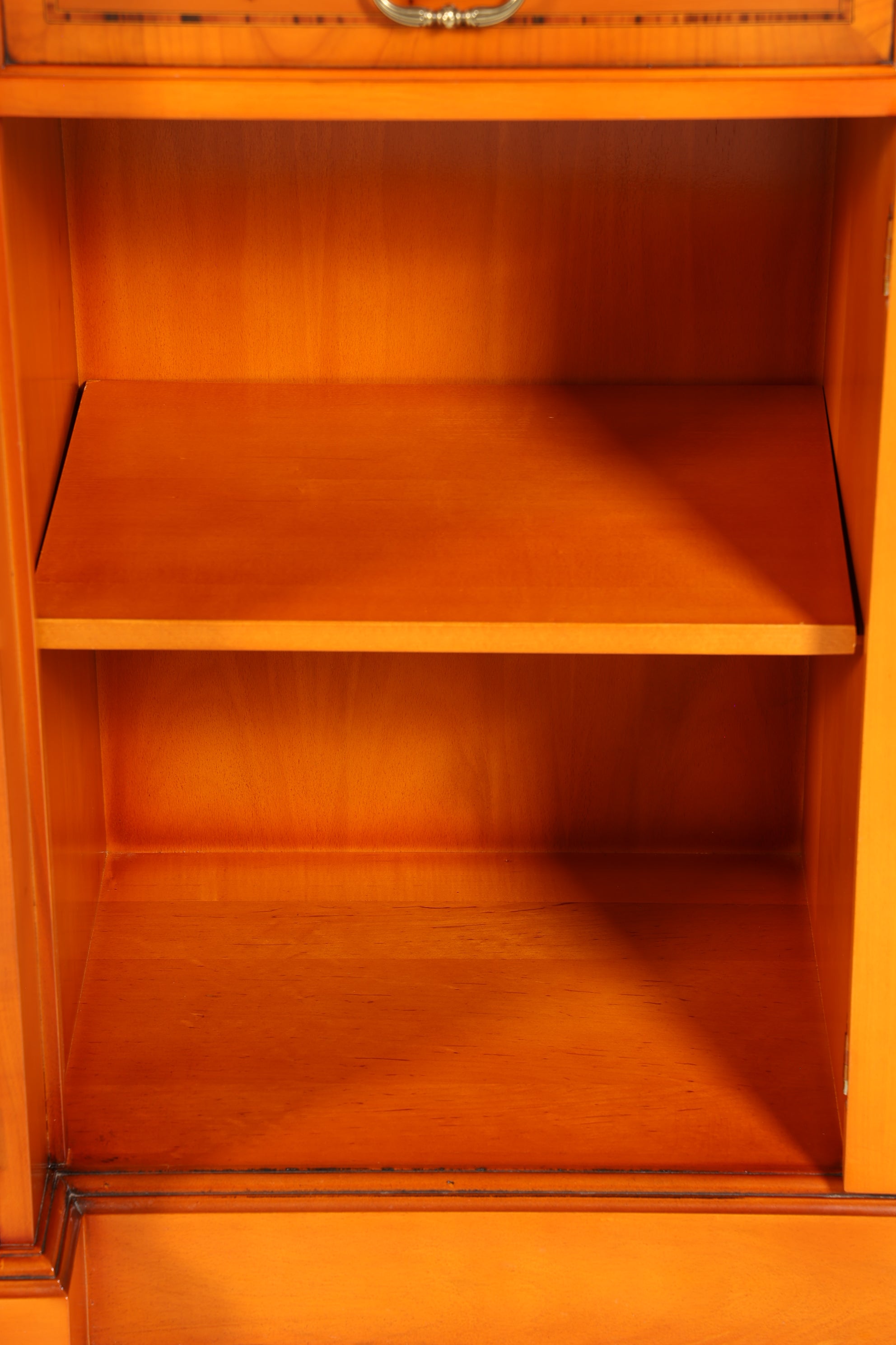 Stilvolle Englische Vitrine Bücherschrank Buffet Antik Stil Englisch Eibe Glasvitrine Bibliothek