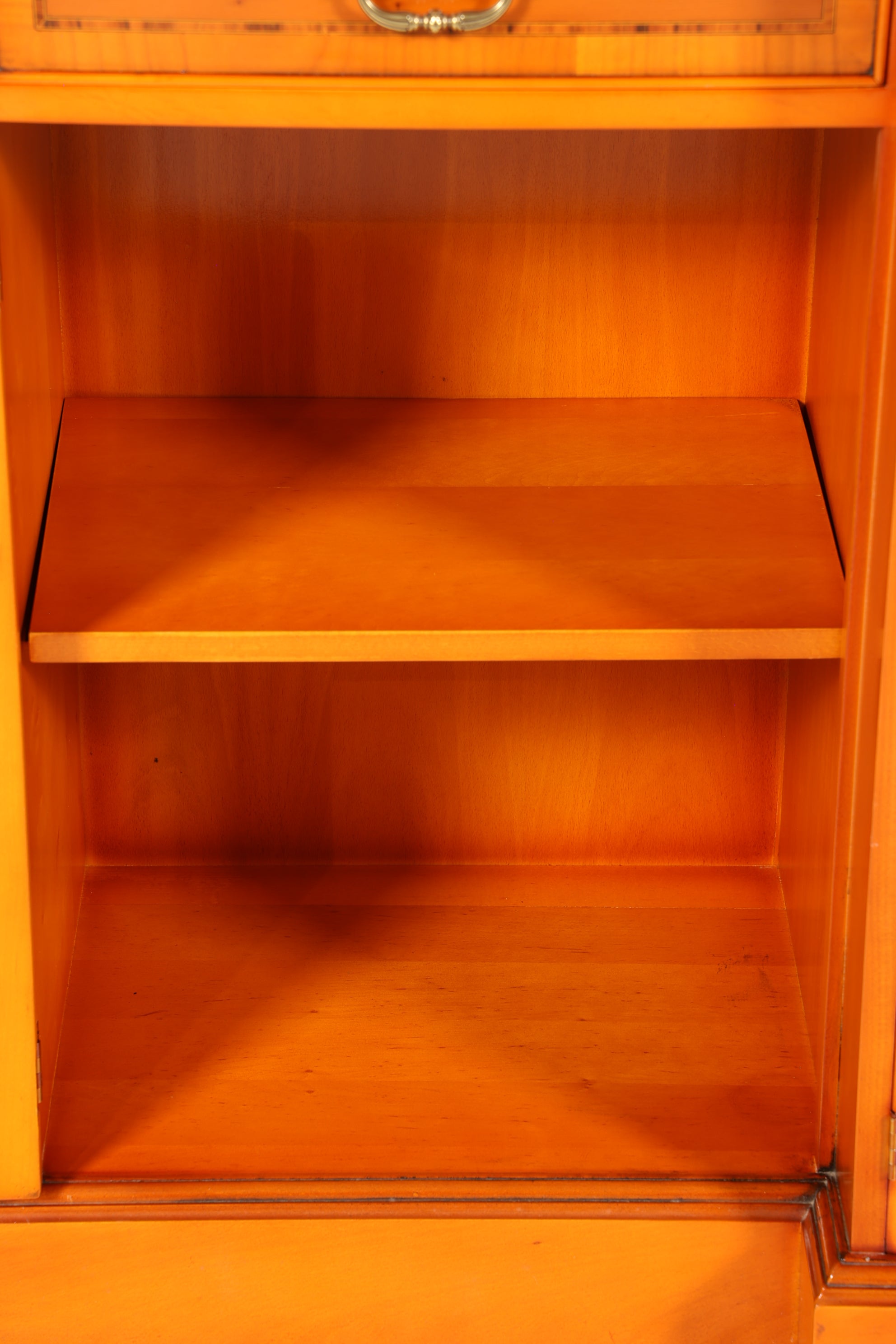 Stilvolle Englische Vitrine Bücherschrank Buffet Antik Stil Englisch Eibe Glasvitrine Bibliothek