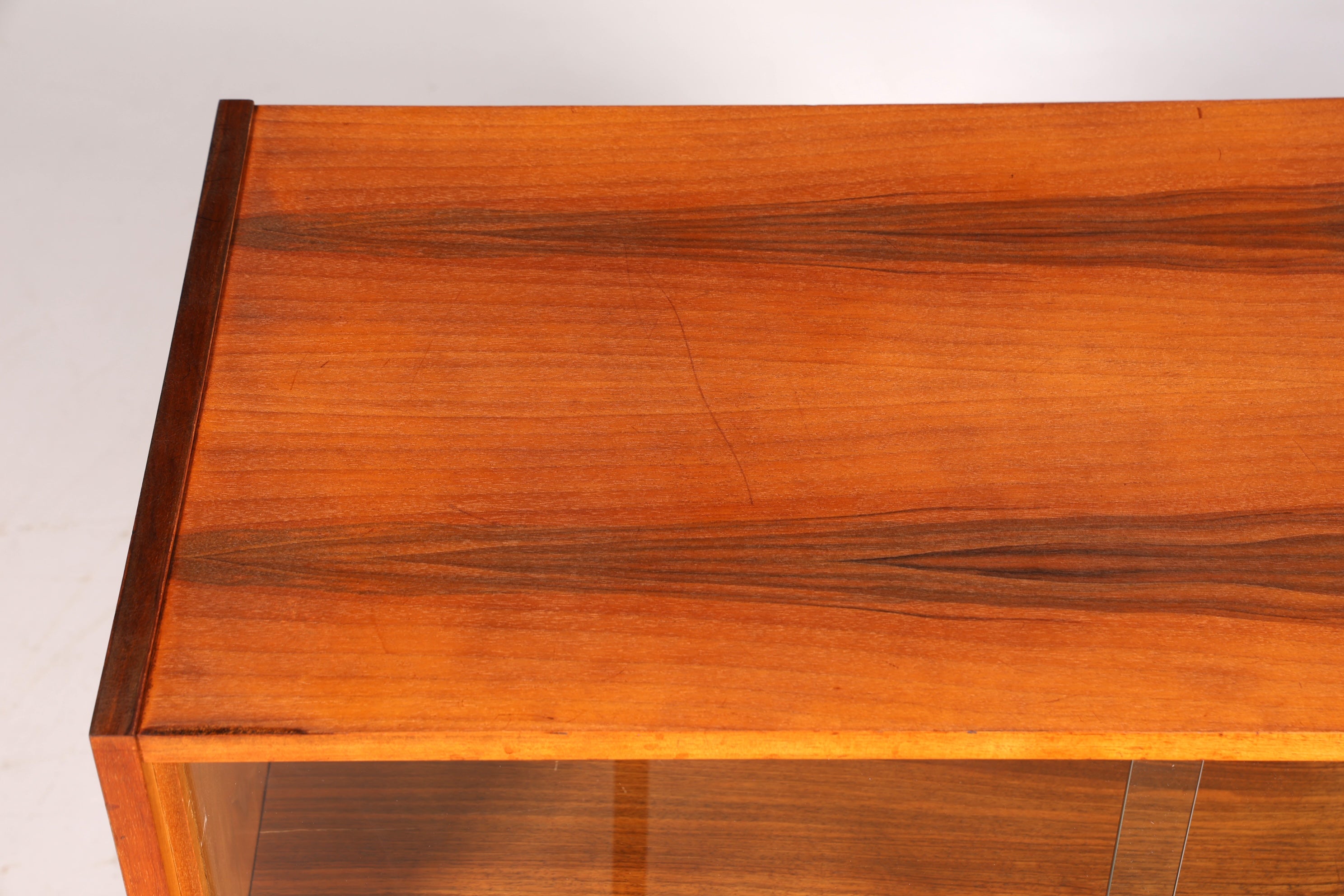 Wunderschöne Mid Century Vitrine Vintage Regal Retro Bücherregal Bookshelf