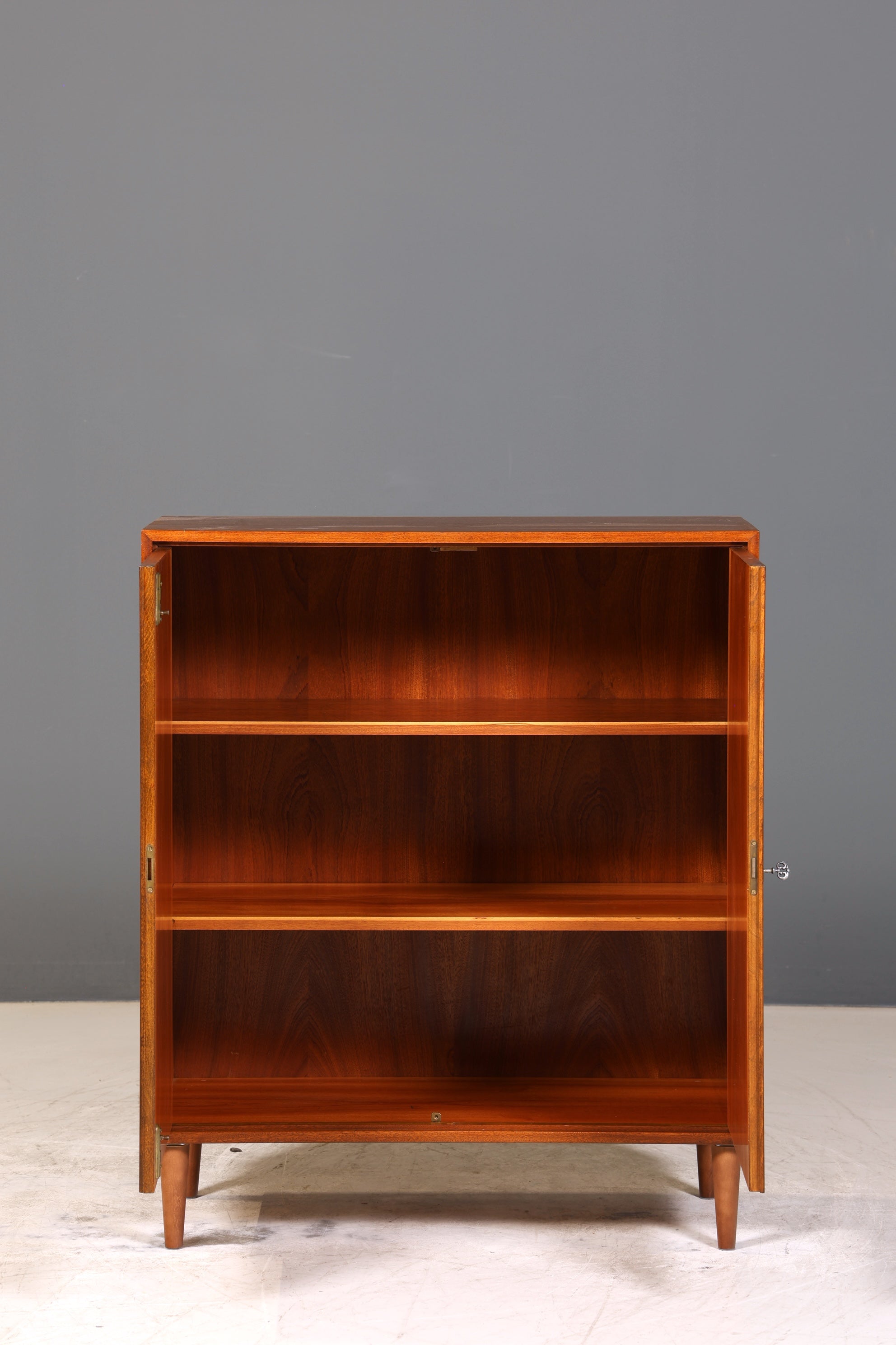Wunderschöner Mid Century Schrank 60er Jahre Wäscheschrank Aktenschrank Kommode