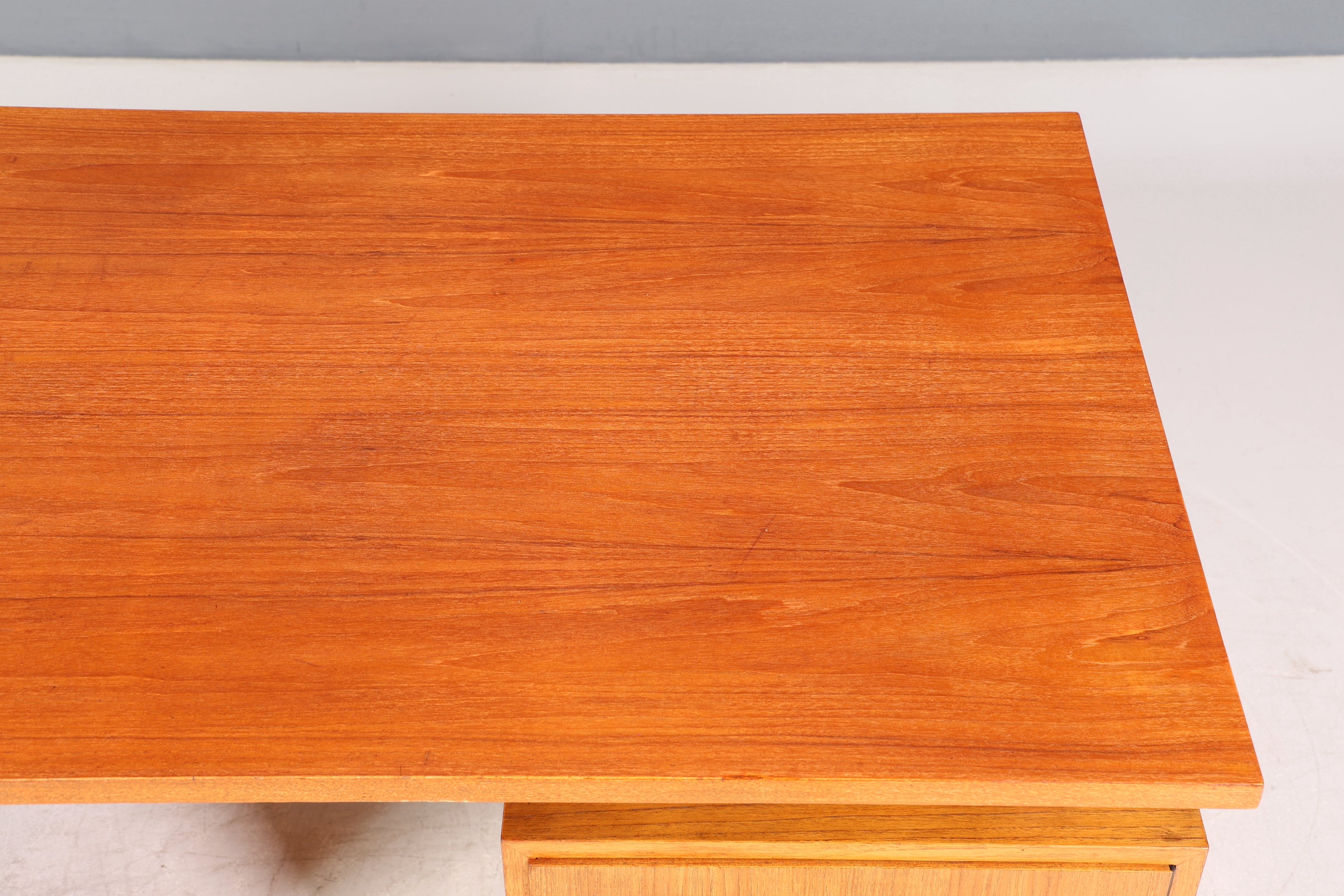 Wunderschöner Mid Century Schreibtisch Danish Design echt Holz Bürotisch
