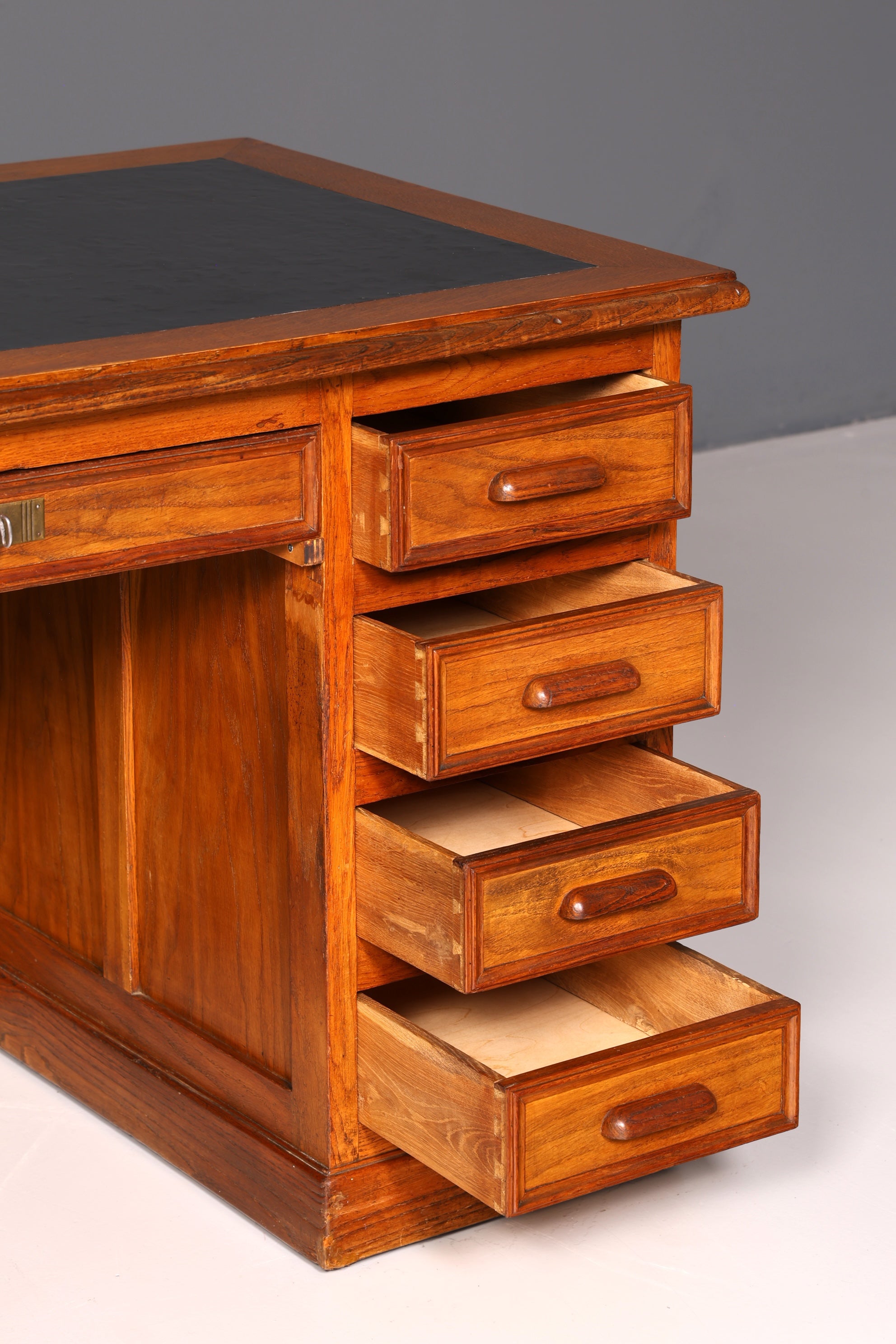 Wunderschöner Schreibtisch im Bauhaus Stil Art Deco Bürotisch Office Table Eiche Antik Vintage