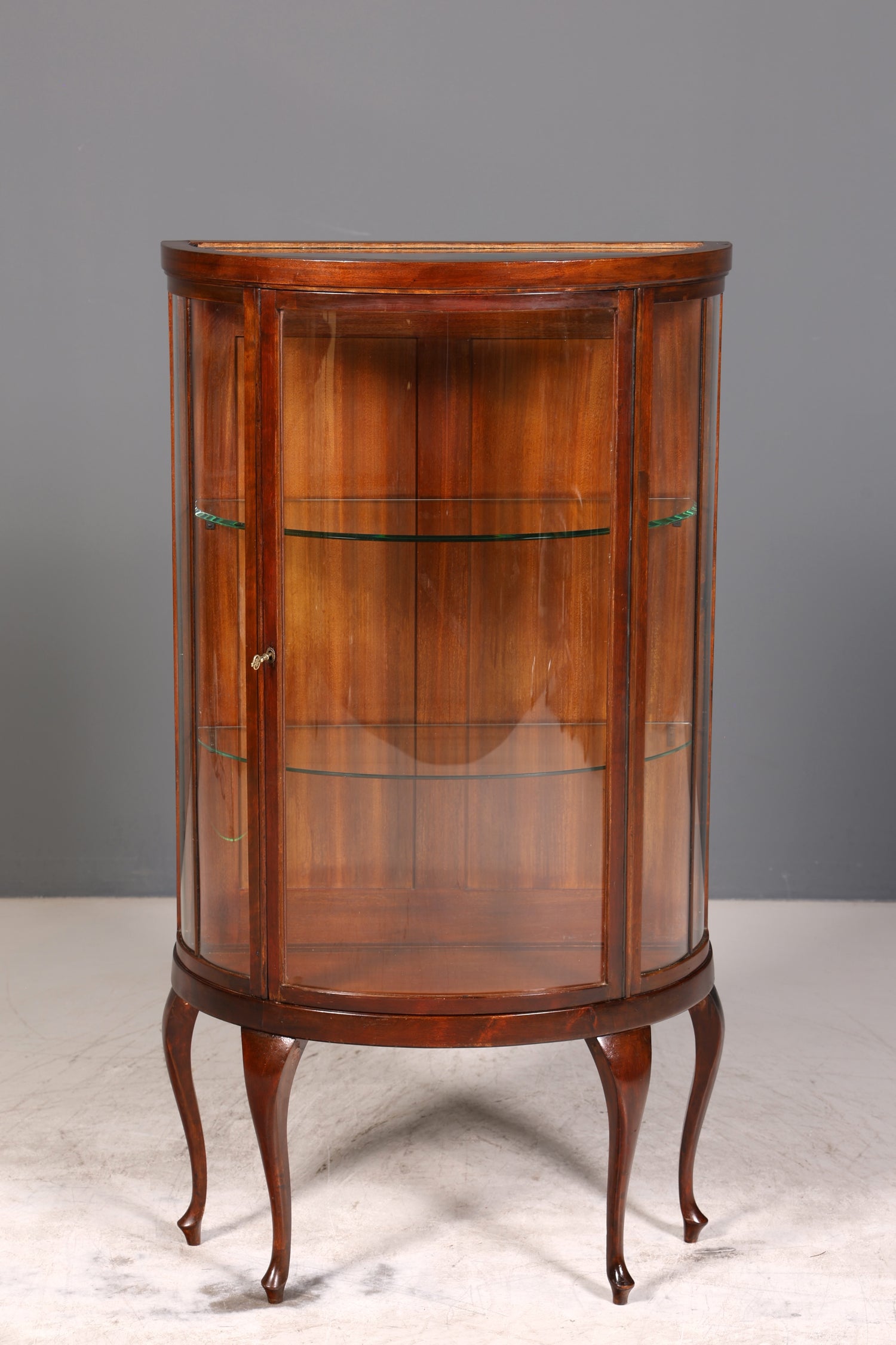 Filigrane Jugendstil Vitrine echt Holz Schrank Chippendale Antik Regal Glasvitrine