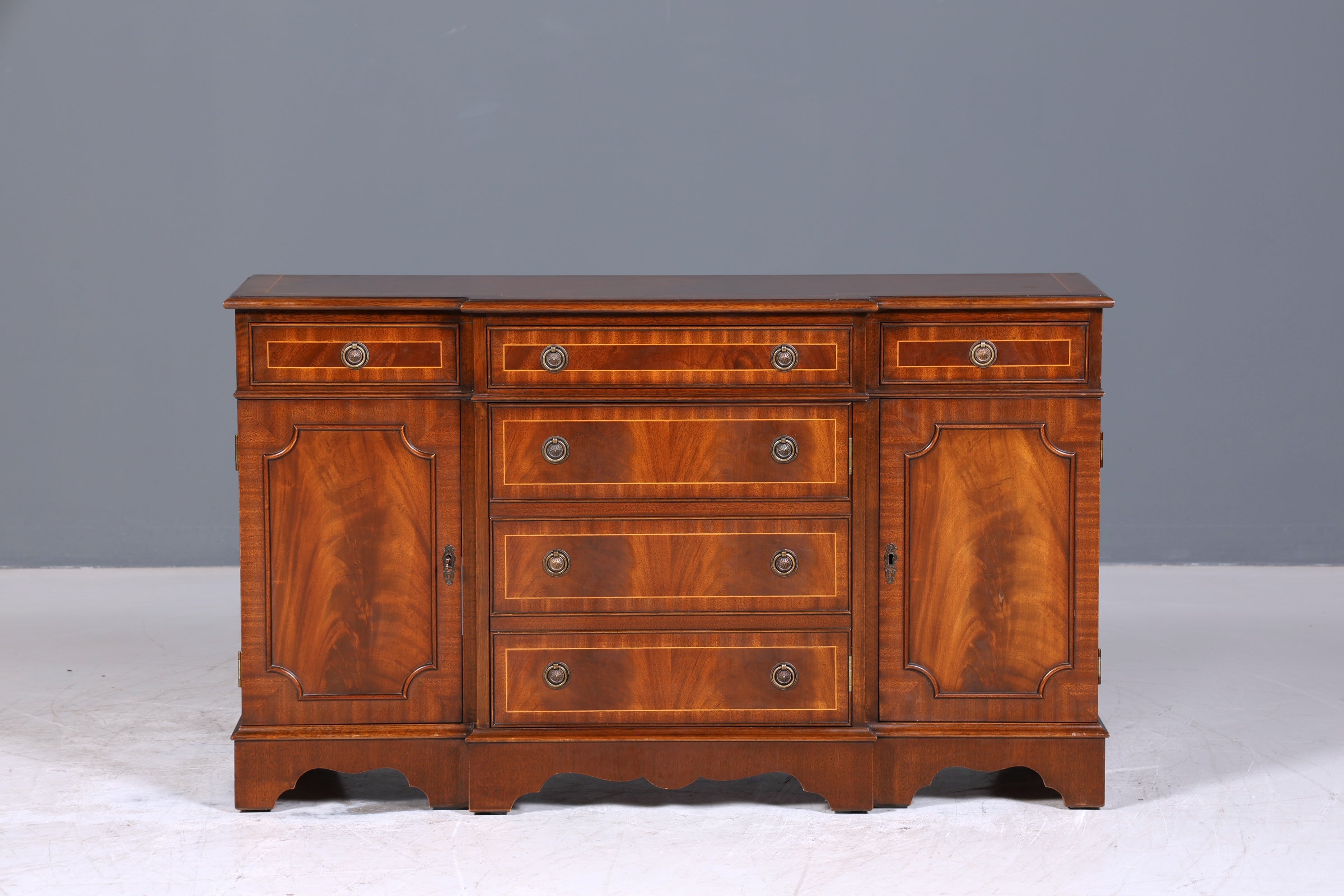 Wunderschönes Englisches Sideboard echt Holz Schrank Antik 60s Buffetschrank Kommode