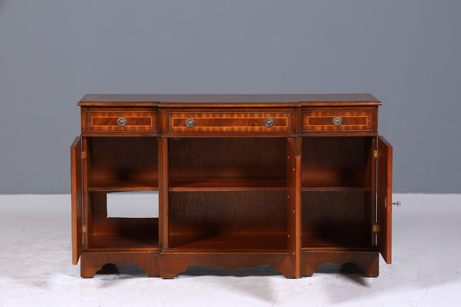 Wunderschönes Englisches Sideboard echt Holz Schrank Antik 60s Buffetschrank Kommode