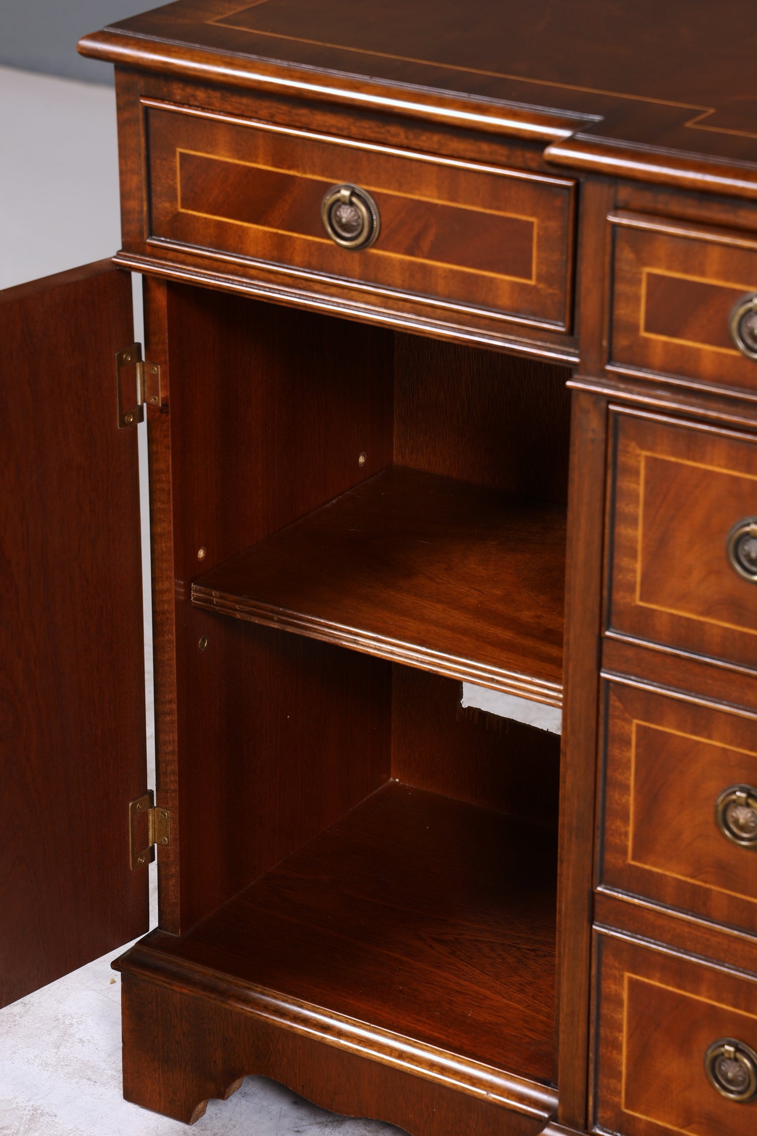 Wunderschönes Englisches Sideboard echt Holz Schrank Antik 60s Buffetschrank Kommode