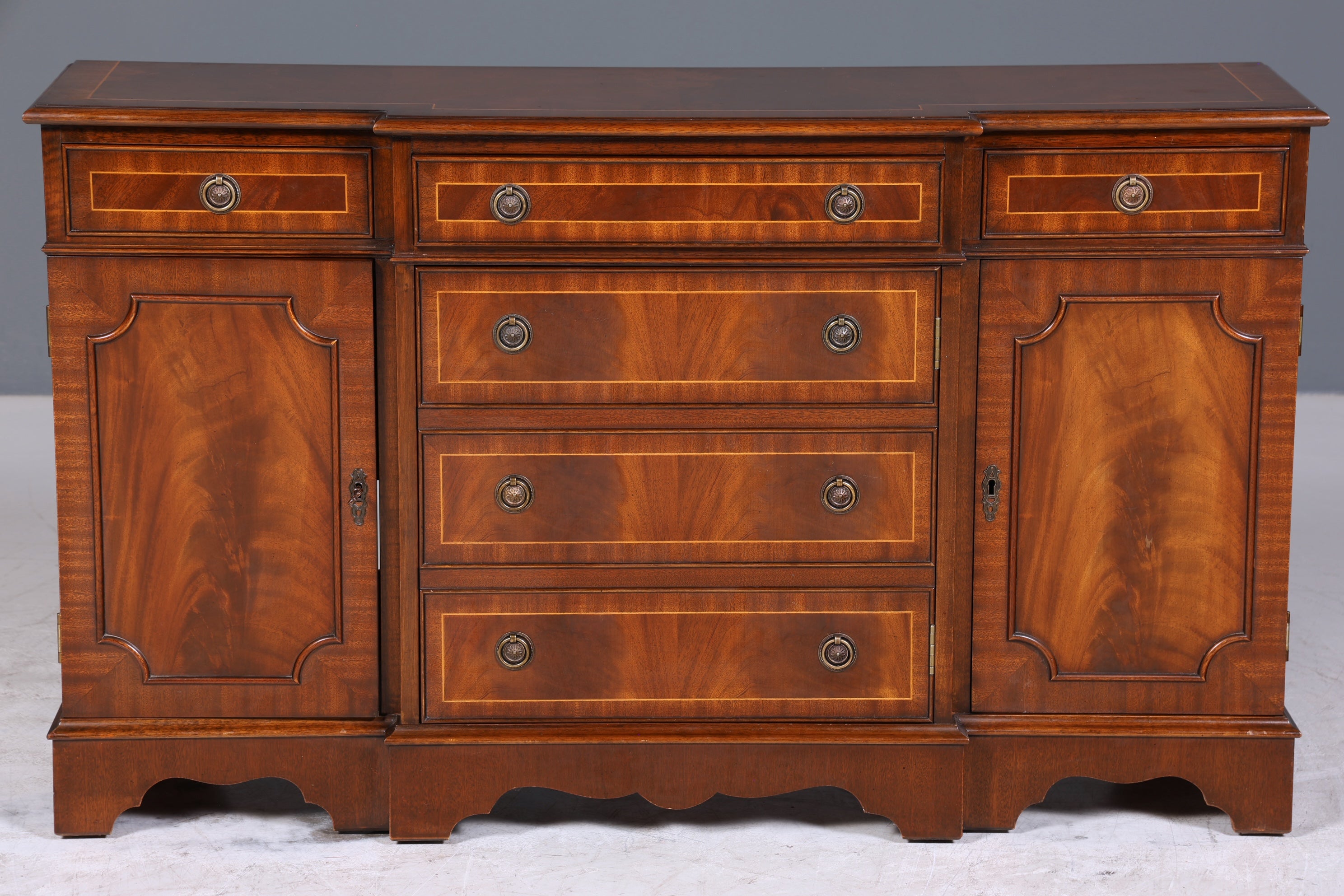 Wunderschönes Englisches Sideboard echt Holz Schrank Antik 60s Buffetschrank Kommode