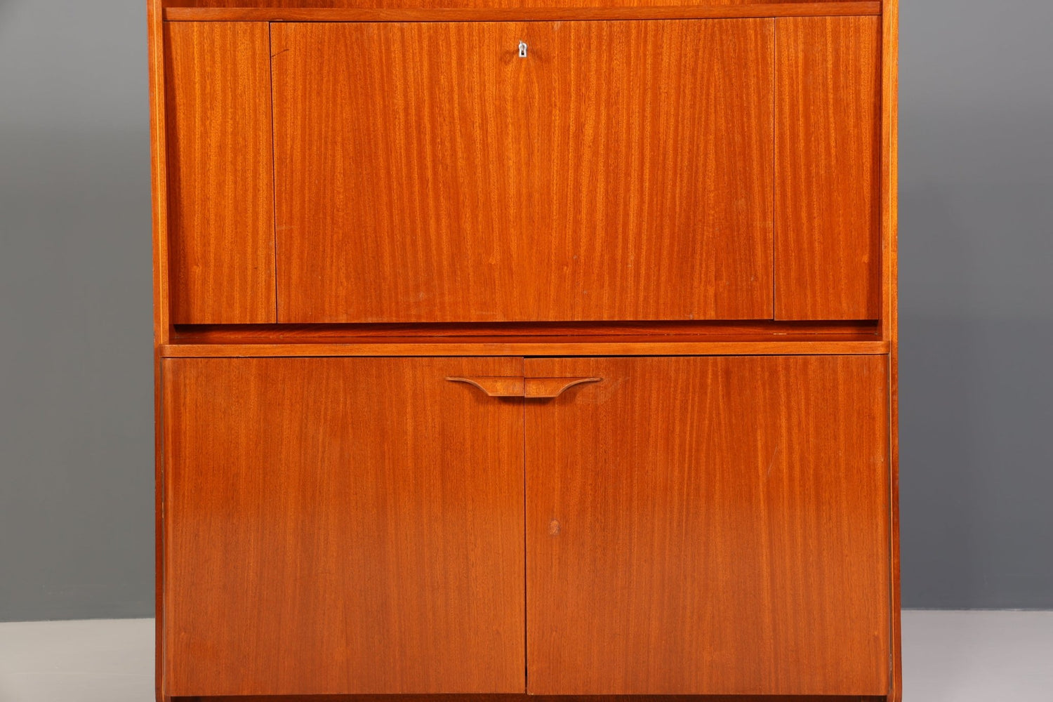 Stilvoller Mid Century Schrank František Jirák für Tatra Nabytok Sekretär Bücherregal Retro Highboard Vintage Regal 60s