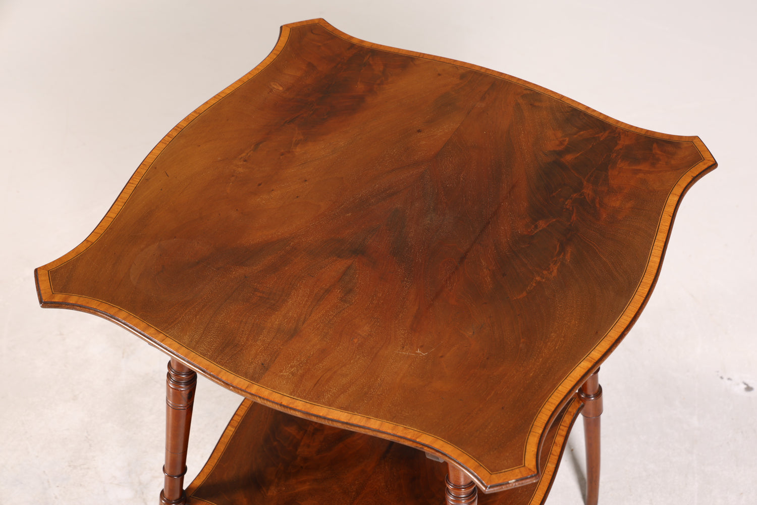 Wunderschöner Englischer Tisch Beistelltisch Holz Ablagetisch Chippendale Tisch