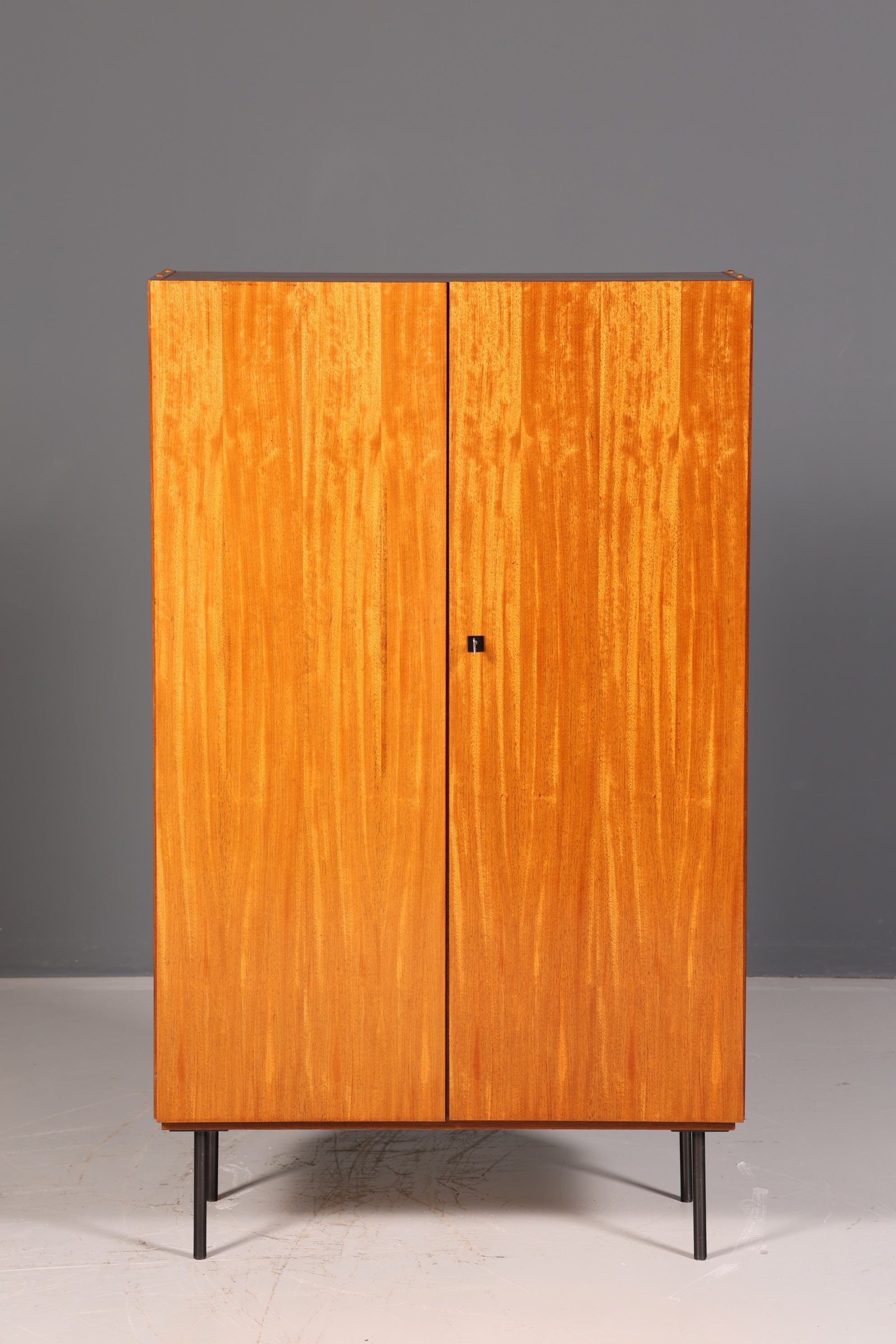 Traumhafter Mid Century Kleiderschrank Vintage Schrank Retro Wäscheschrank Dielenschrank 60s Holz