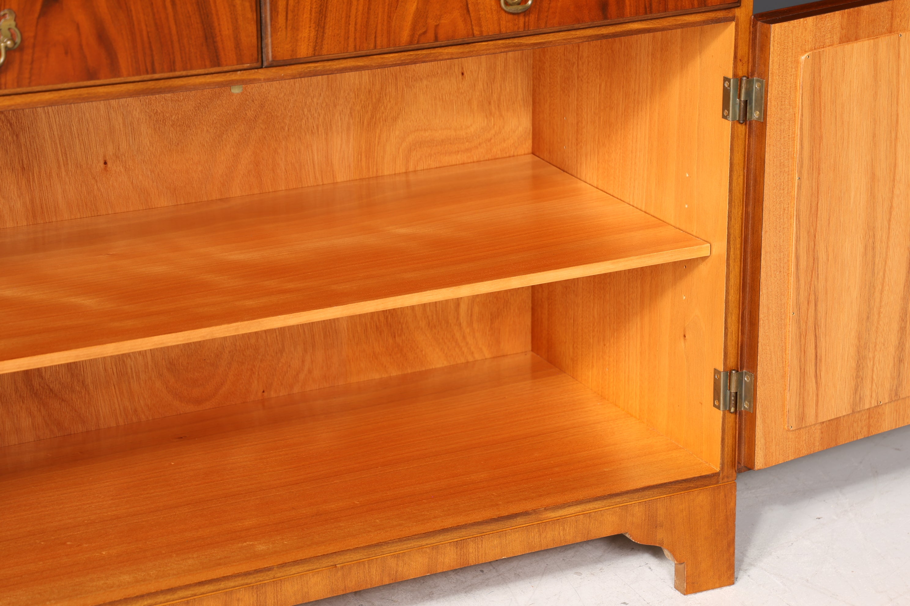 Wunderschöne Vitrine im englischen Stil Bibliothek Bücherschrank UK Buffet Schrank 60s Jahre